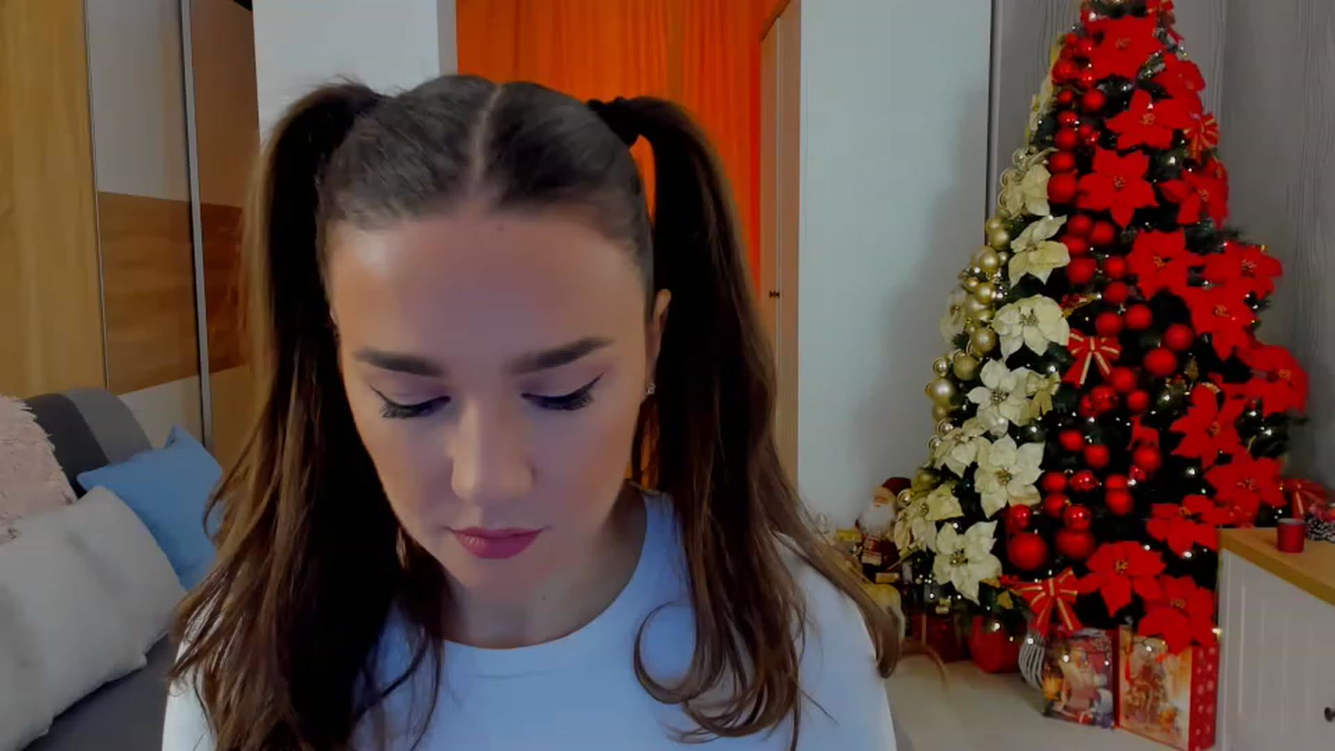 Gallery image thumbnail from BellaaDona's myfreecams stream on, 12/08/2022, 13:42 image 8 of 20