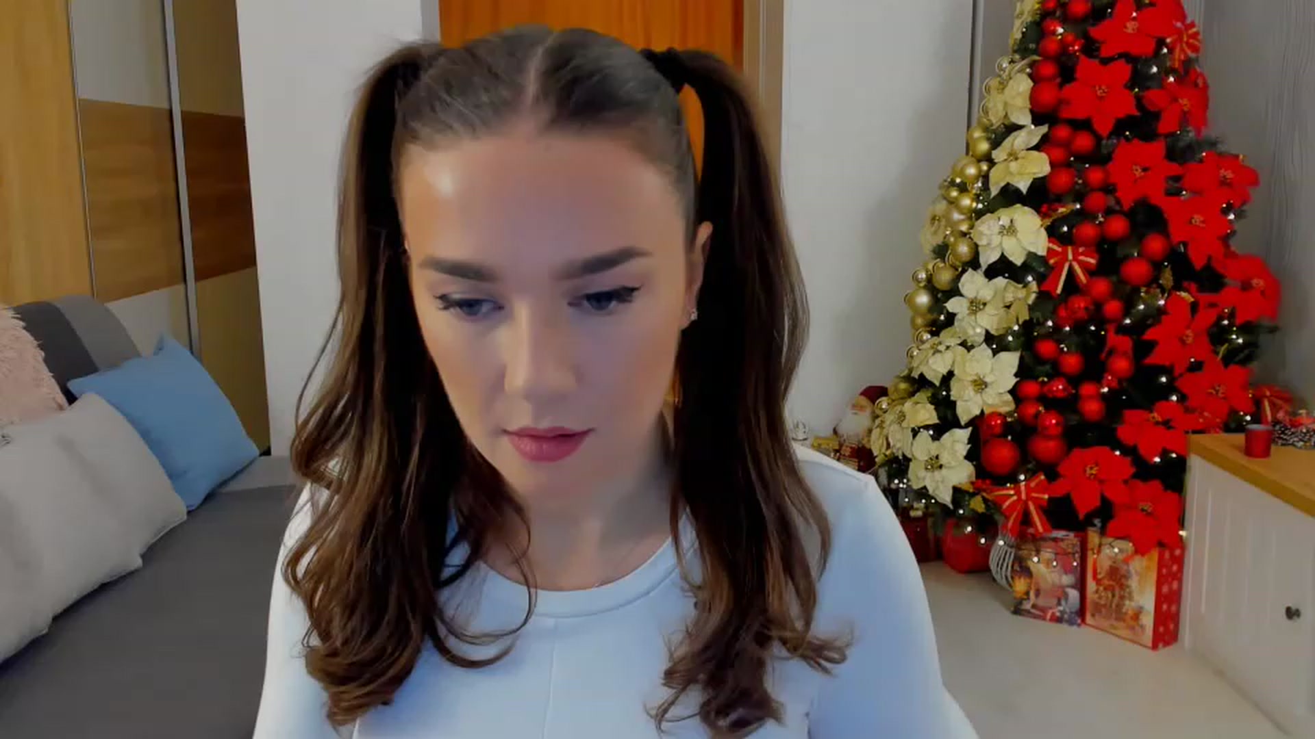 Gallery image thumbnail from BellaaDona's myfreecams stream on, 12/08/2022, 14:29 image 1 of 20