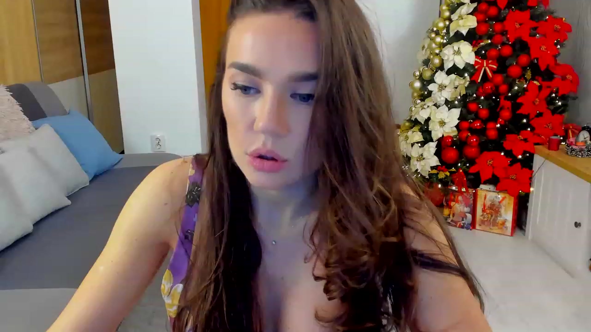 Gallery image thumbnail from BellaaDona's myfreecams stream on, 12/11/2022, 24:00 image 10 of 20