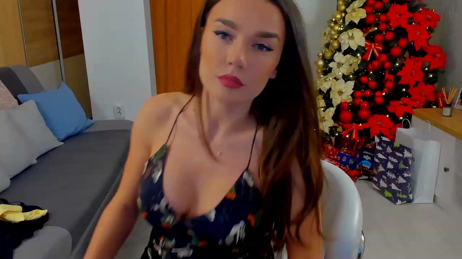 Gallery image thumbnail from BellaaDona's myfreecams stream on, 12/21/2022, 01:43 image 4 of 20