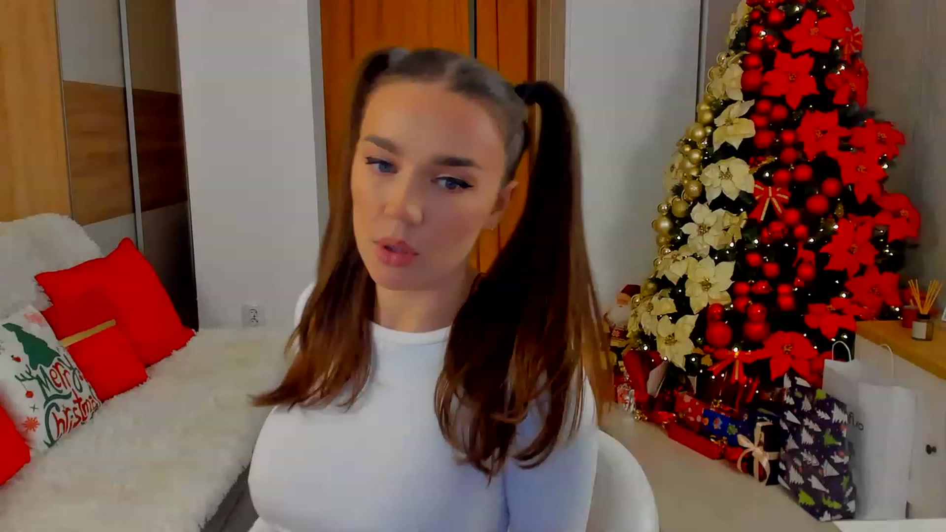 Gallery image thumbnail from BellaaDona's myfreecams stream on, 12/22/2022, 23:59 image 18 of 20