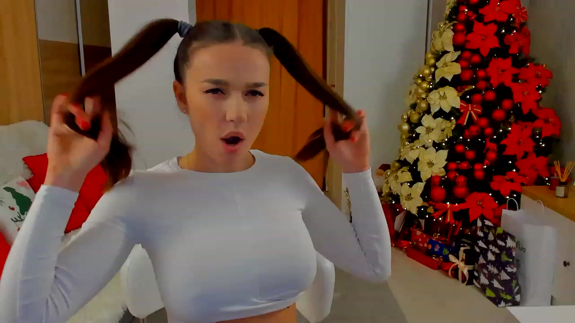 Gallery image thumbnail from BellaaDona's myfreecams stream on, 12/22/2022, 23:59 image 8 of 20