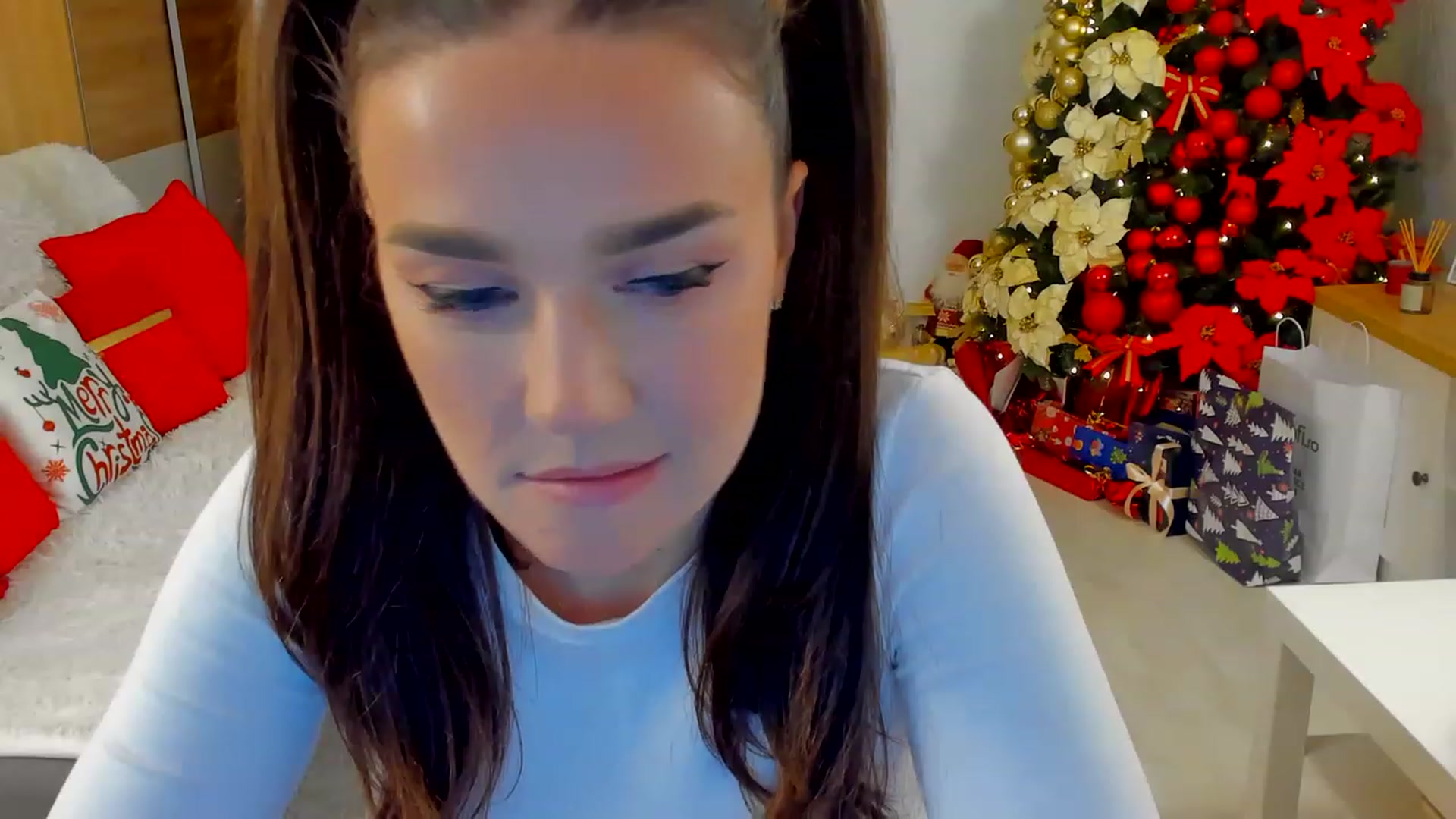 Gallery image thumbnail from BellaaDona's myfreecams stream on, 12/23/2022, 01:16 image 16 of 20