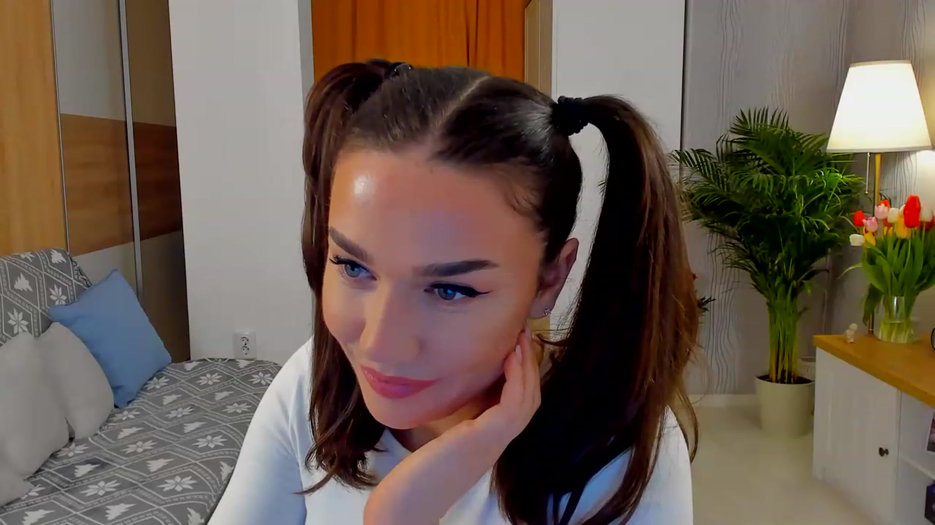 Gallery image thumbnail from BellaaDona's myfreecams stream on, 02/17/2023, 23:35 image 16 of 20