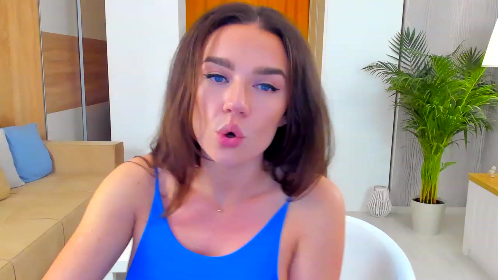 Gallery image thumbnail from BellaaDona's myfreecams stream on, 04/07/2023, 01:23 image 11 of 20