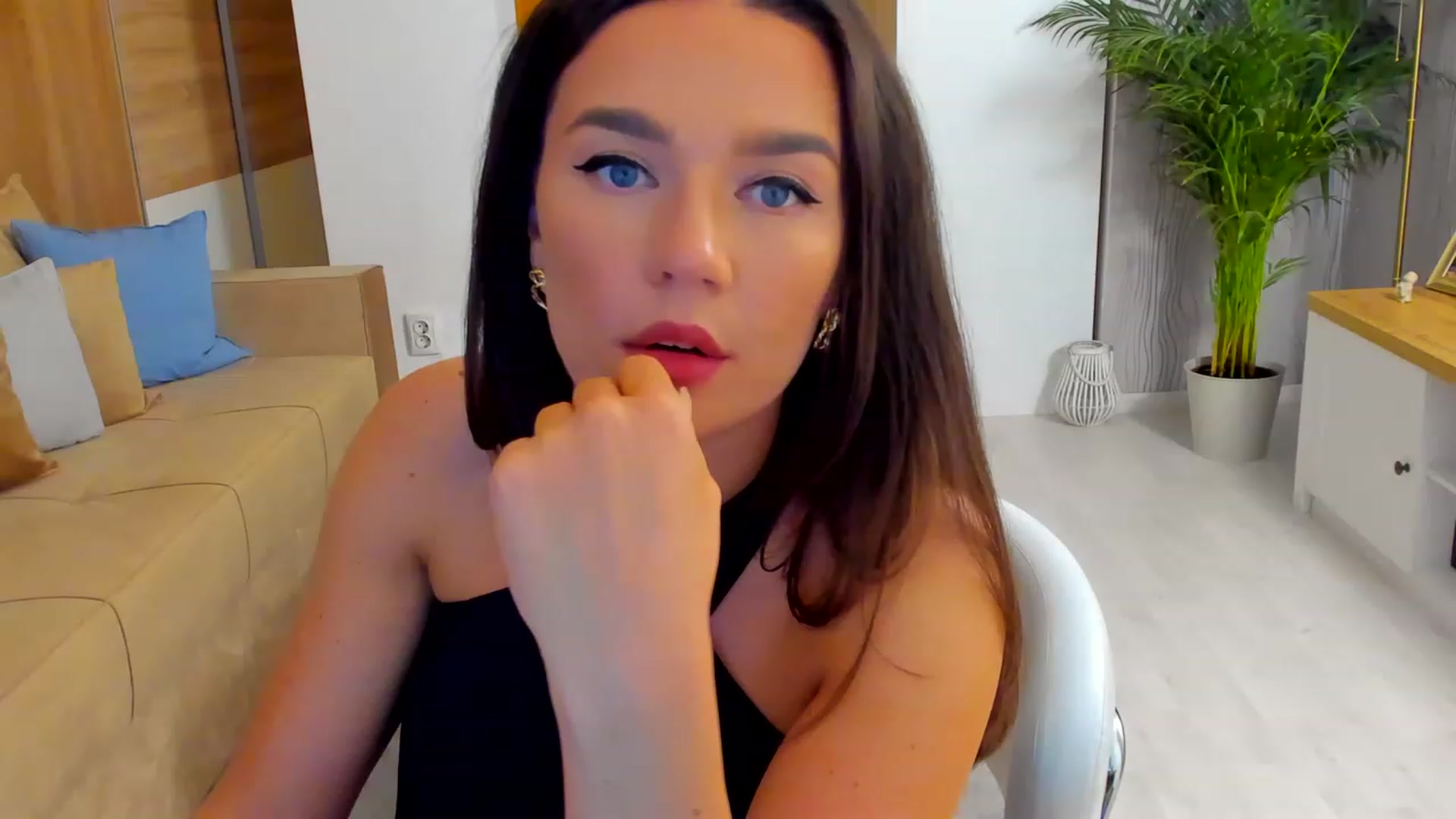 Gallery image thumbnail from BellaaDona's myfreecams stream on, 05/07/2023, 23:36 image 19 of 20