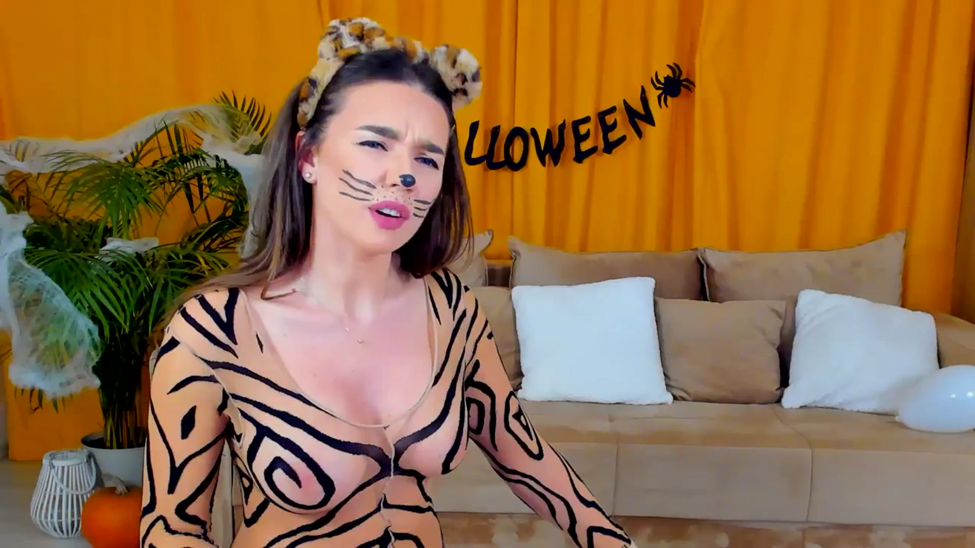 Gallery image thumbnail from BellaaDona's myfreecams stream on, 10/25/2023, 24:05 image 17 of 20
