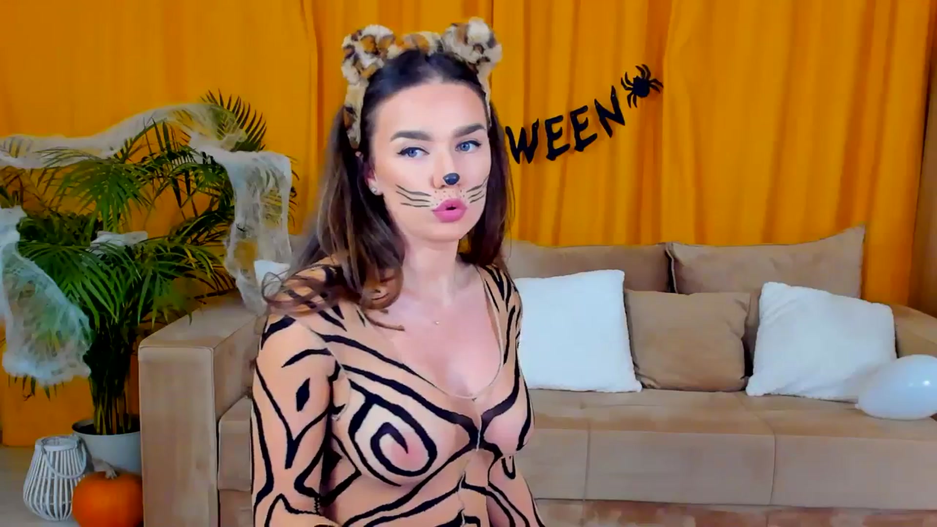 Gallery image thumbnail from BellaaDona's myfreecams stream on, 10/25/2023, 24:05 image 10 of 20