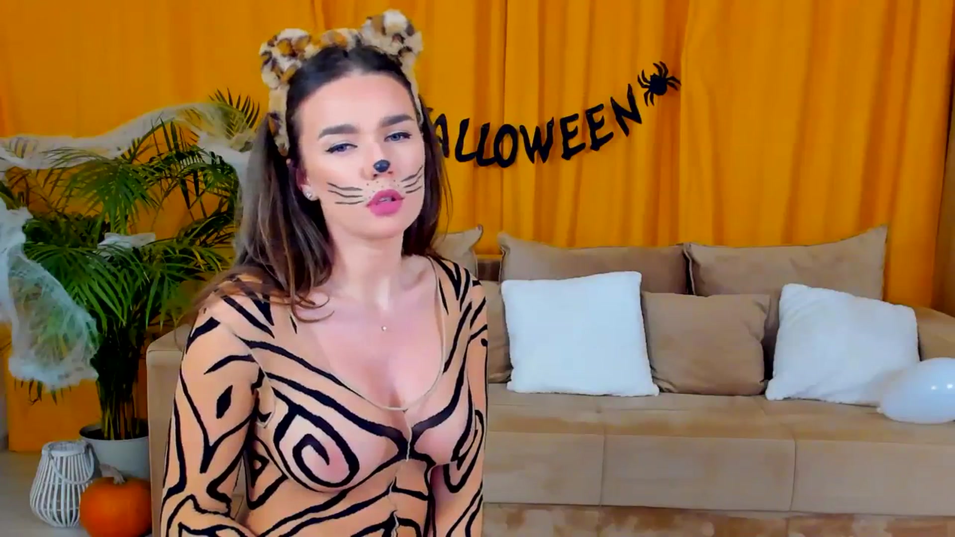 Gallery image thumbnail from BellaaDona's myfreecams stream on, 10/25/2023, 24:05 image 19 of 20