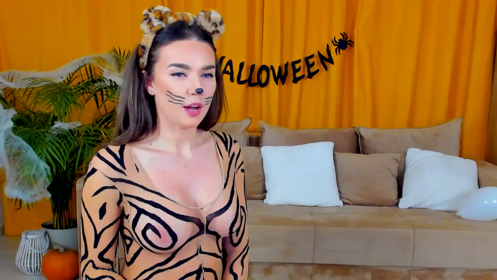 Gallery image thumbnail from BellaaDona's myfreecams stream on, 10/25/2023, 24:05 image 16 of 20