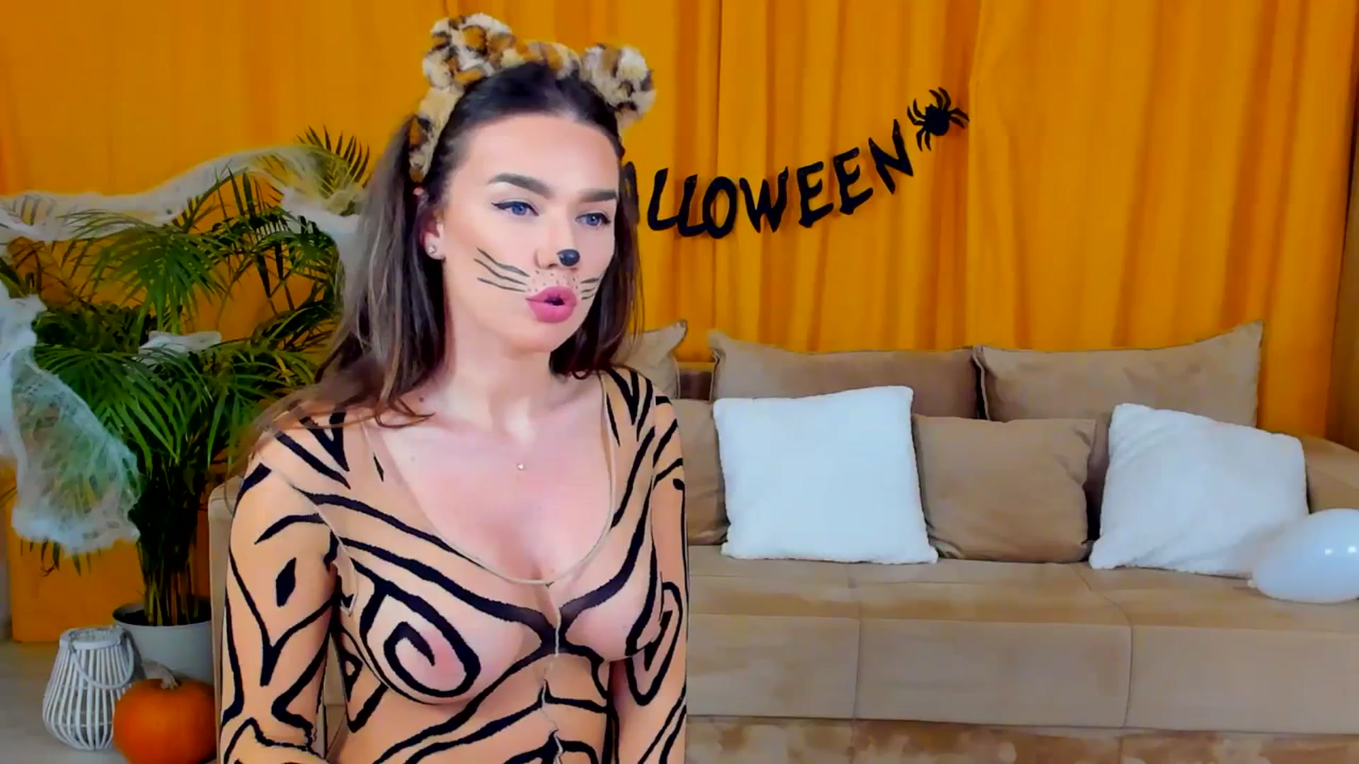 Gallery image thumbnail from BellaaDona's myfreecams stream on, 10/25/2023, 24:05 image 20 of 20