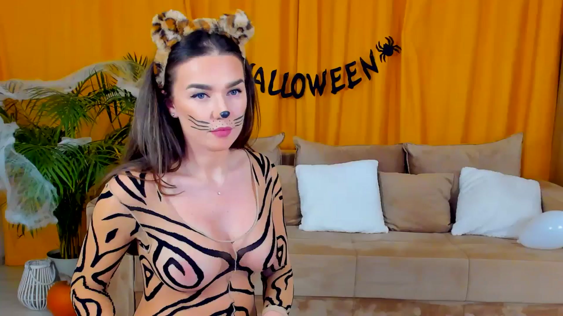Gallery image thumbnail from BellaaDona's myfreecams stream on, 10/25/2023, 24:05 image 18 of 20