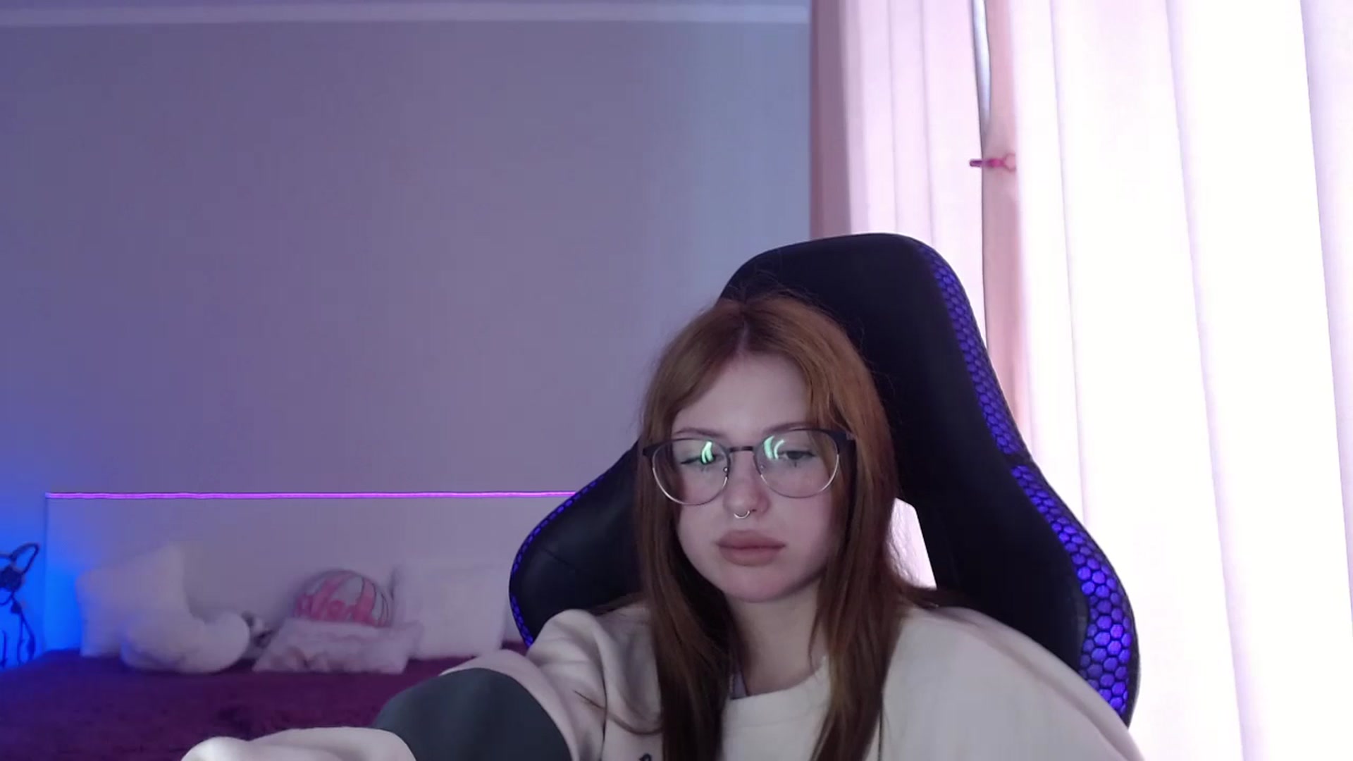 Gallery image thumbnail from BellaaaJones's myfreecams stream on, 04/22/2024, 10:24 image 3 of 20