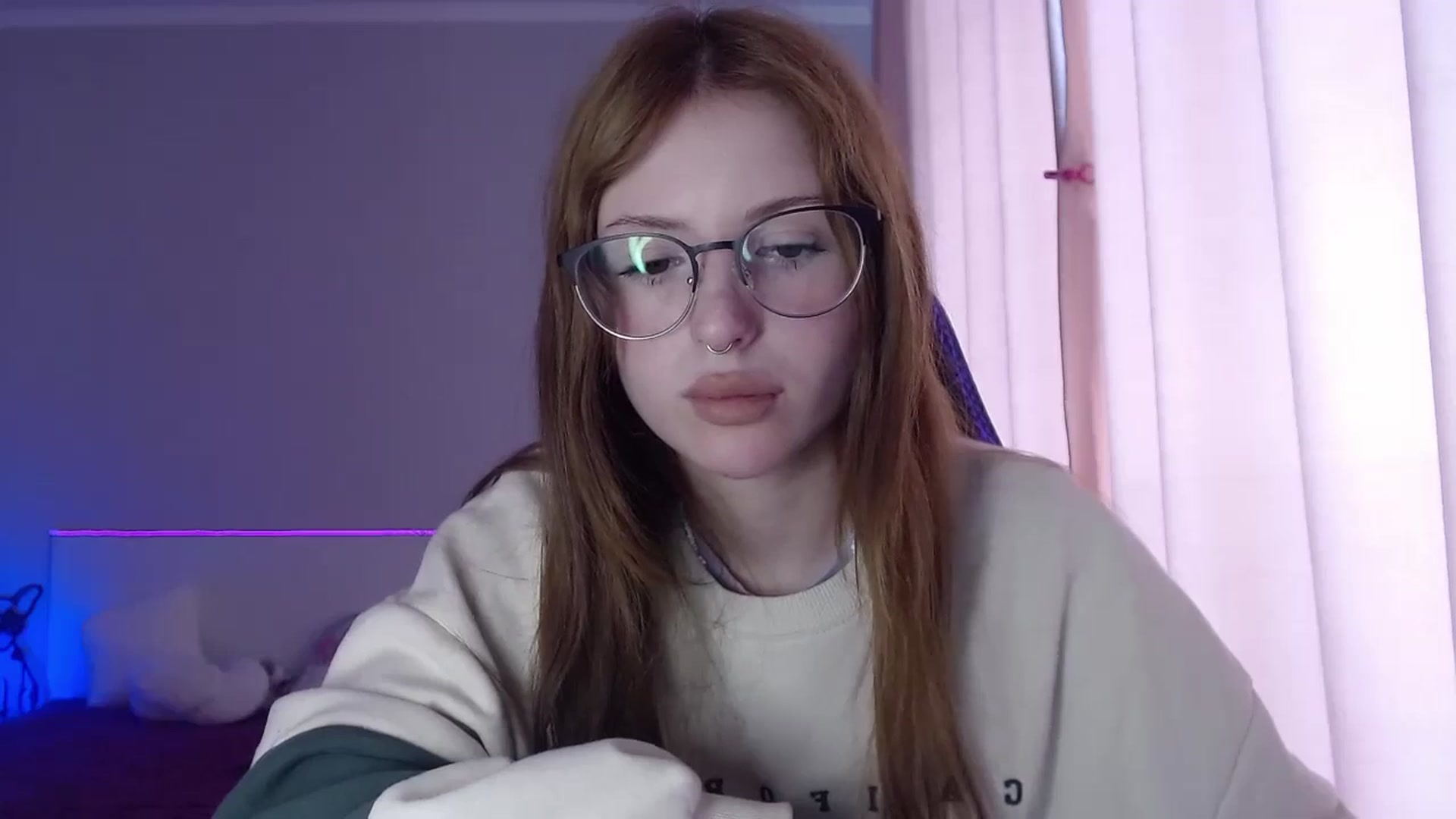 Gallery image thumbnail from BellaaaJones's myfreecams stream on, 04/22/2024, 10:24 image 6 of 20