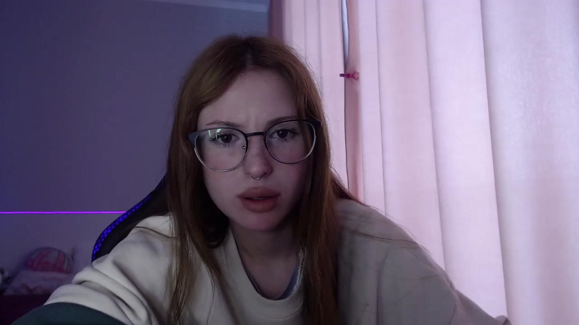 Gallery image thumbnail from BellaaaJones's myfreecams stream on, 04/22/2024, 10:24 image 15 of 20