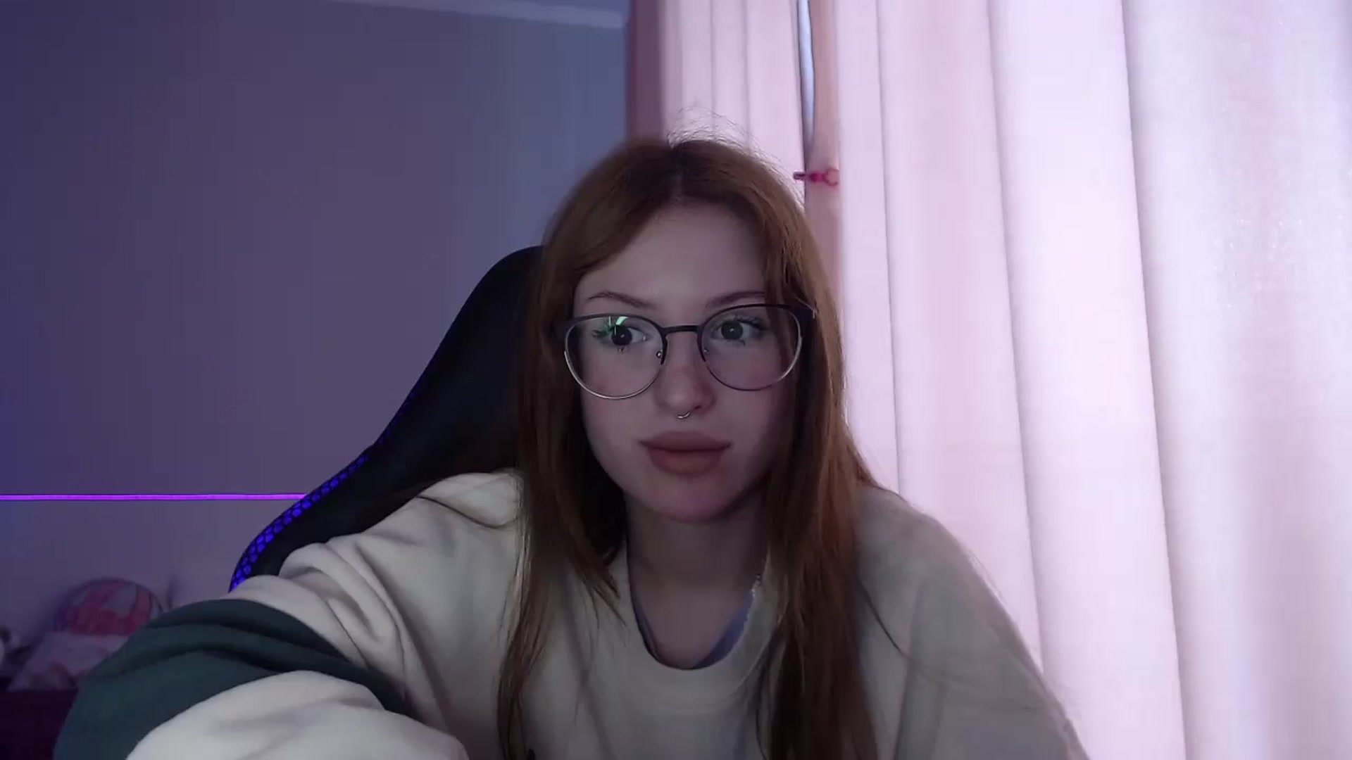 Gallery image thumbnail from BellaaaJones's myfreecams stream on, 04/22/2024, 10:24 image 17 of 20