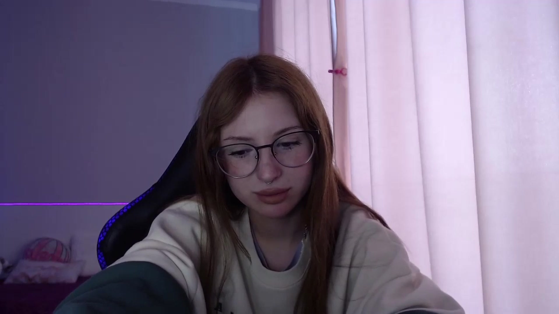 Gallery image thumbnail from BellaaaJones's myfreecams stream on, 04/22/2024, 10:24 image 12 of 20