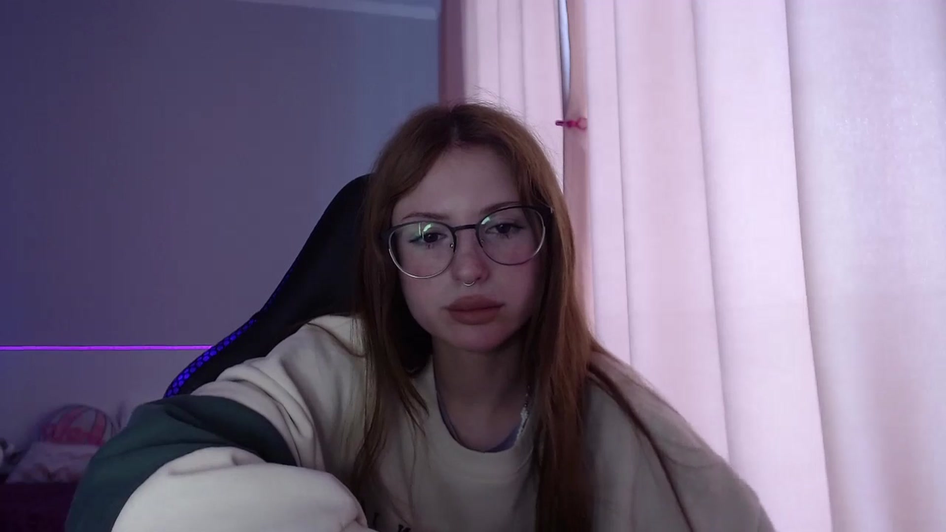 Gallery image thumbnail from BellaaaJones's myfreecams stream on, 04/22/2024, 10:24 image 14 of 20