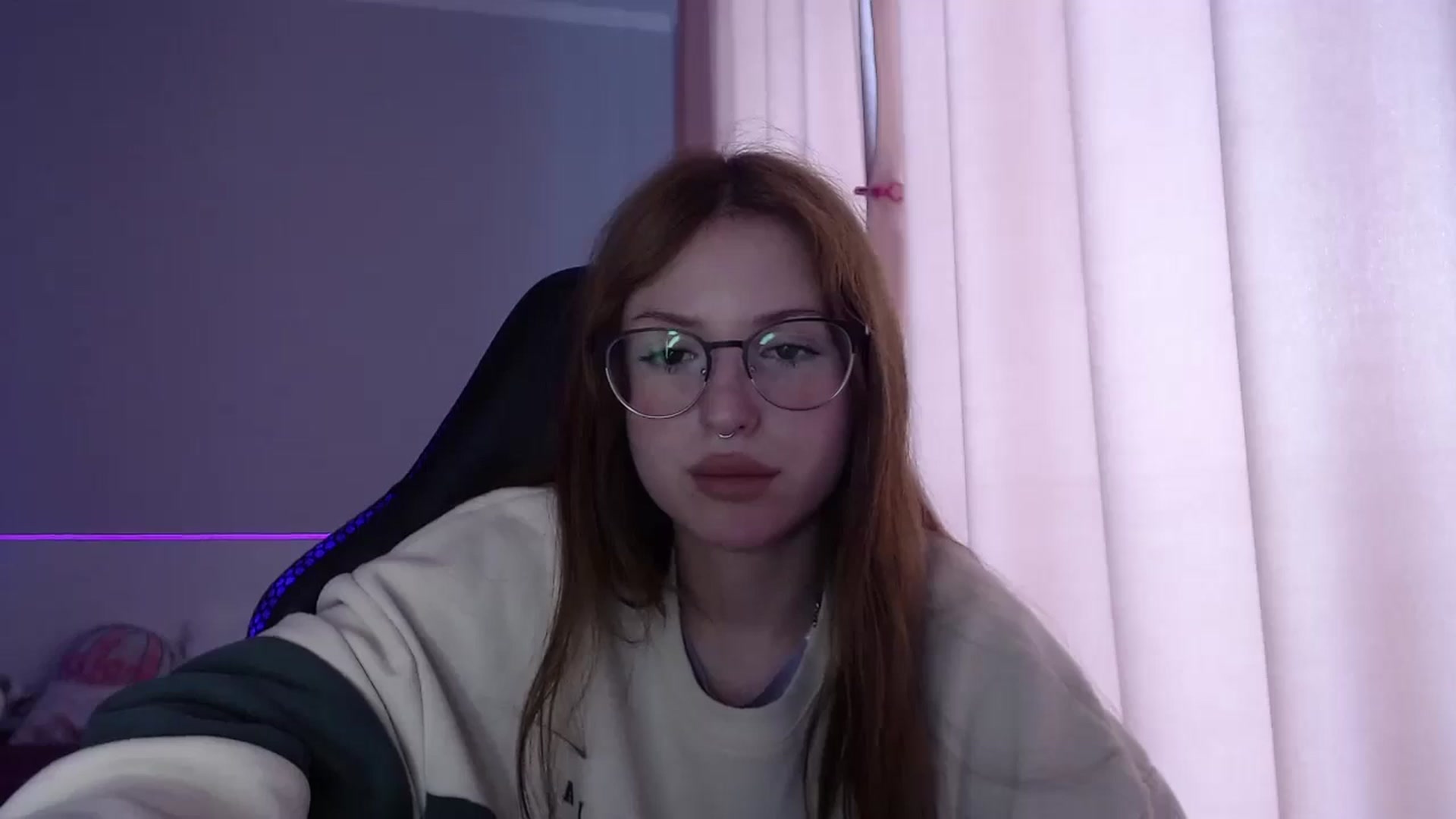 Gallery image thumbnail from BellaaaJones's myfreecams stream on, 04/22/2024, 10:24 image 18 of 20