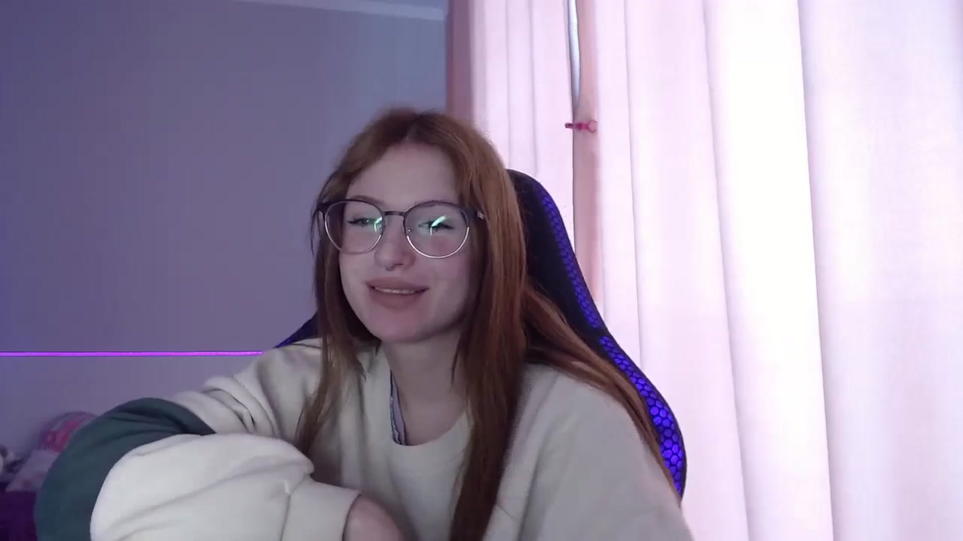 Gallery image thumbnail from BellaaaJones's myfreecams stream on, 04/22/2024, 10:24 image 13 of 20