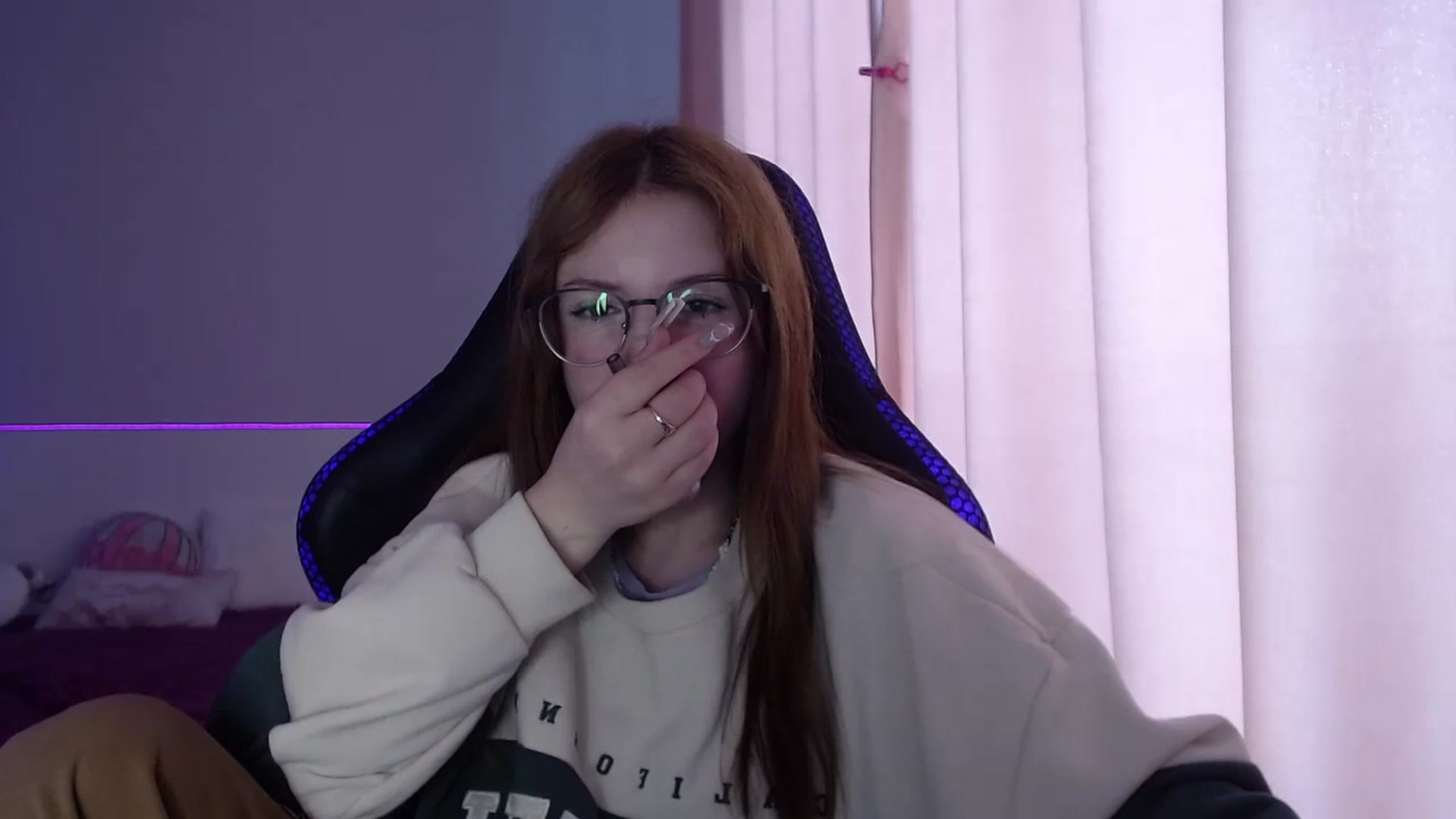 Gallery image thumbnail from BellaaaJones's myfreecams stream on, 04/22/2024, 10:24 image 20 of 20