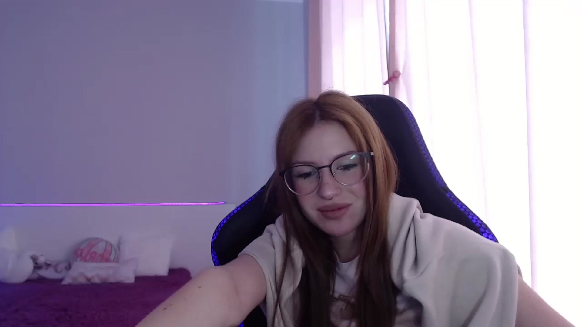 Gallery image thumbnail from BellaaaJones's myfreecams stream on, 04/23/2024, 09:45 image 7 of 20