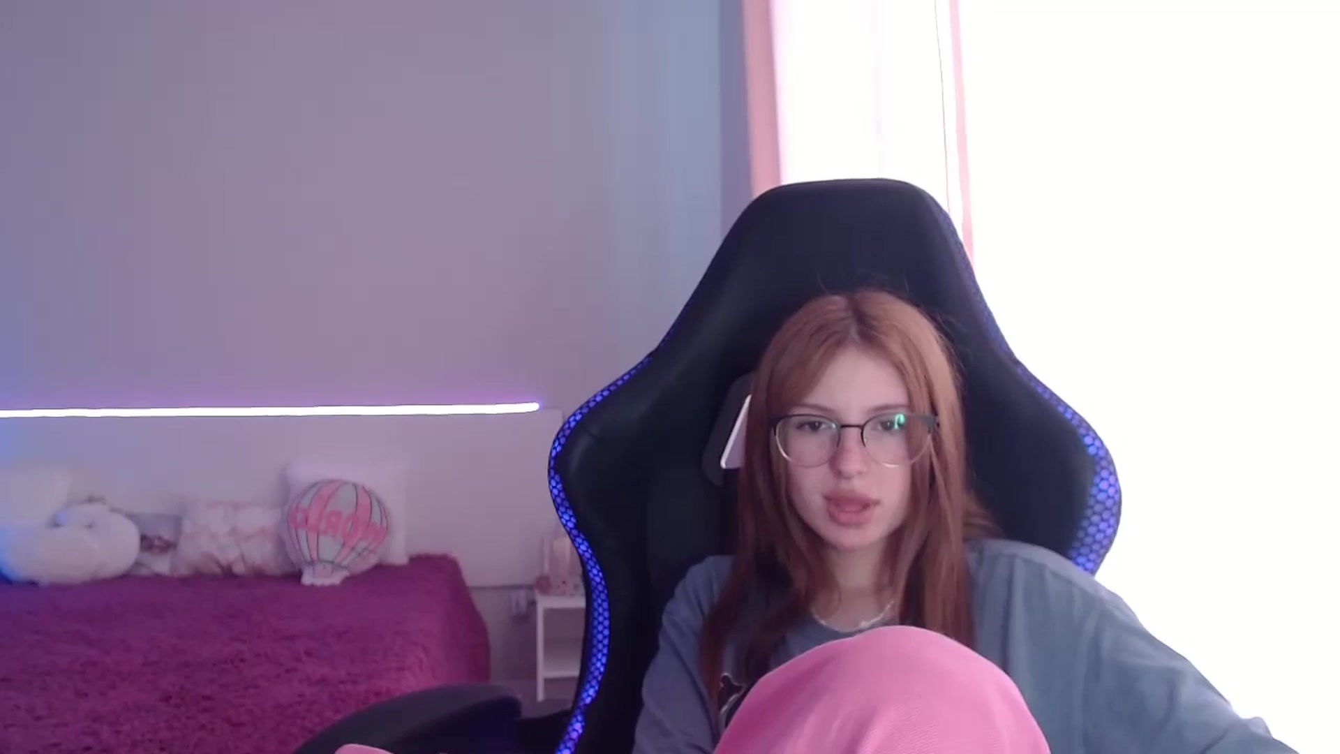Gallery image thumbnail from BellaaaJones's myfreecams stream on, 05/03/2024, 10:58 image 17 of 20