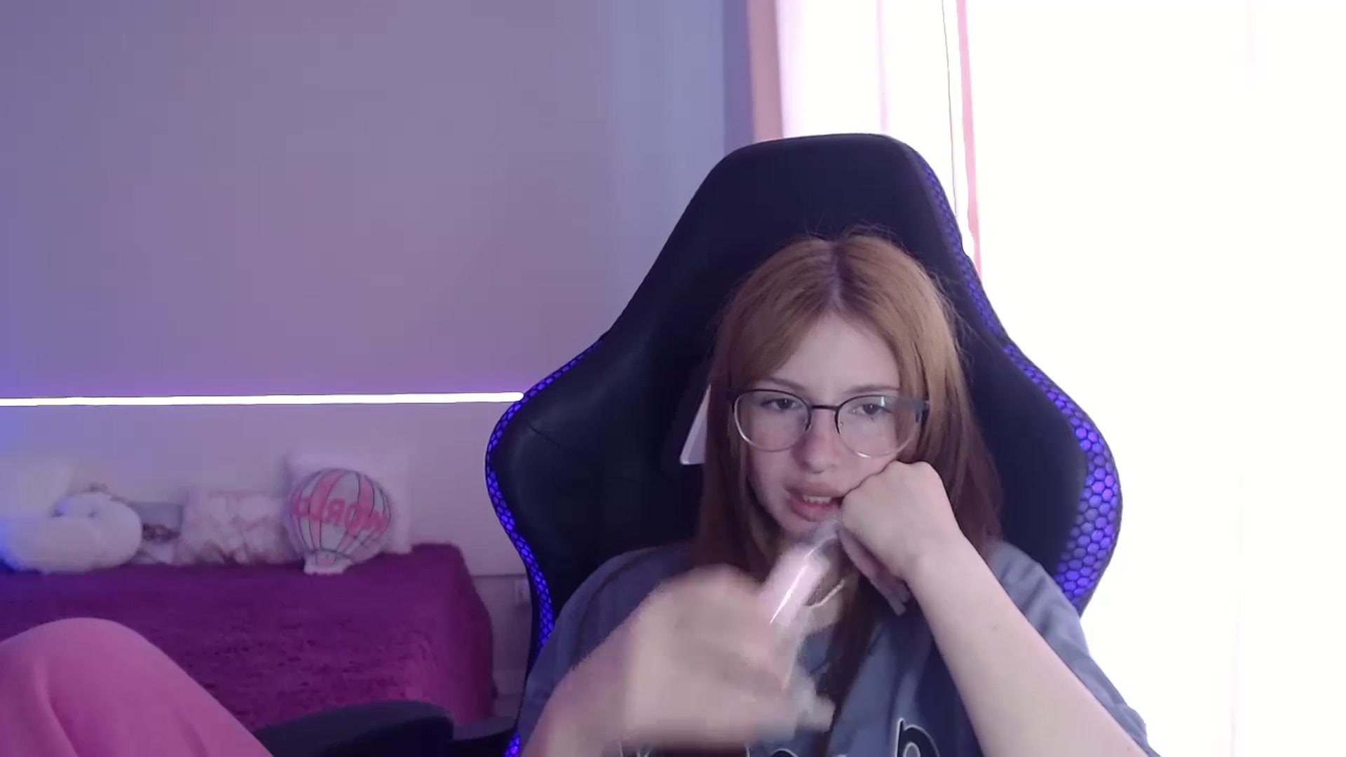 Gallery image thumbnail from BellaaaJones's myfreecams stream on, 05/03/2024, 10:58 image 6 of 20