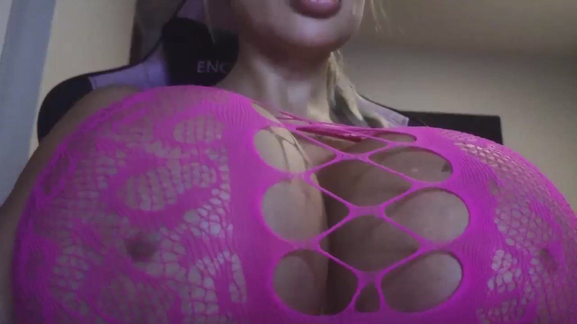 Gallery image thumbnail from Belladollxx's myfreecams stream on, 11/19/2024, 19:46 image 14 of 20