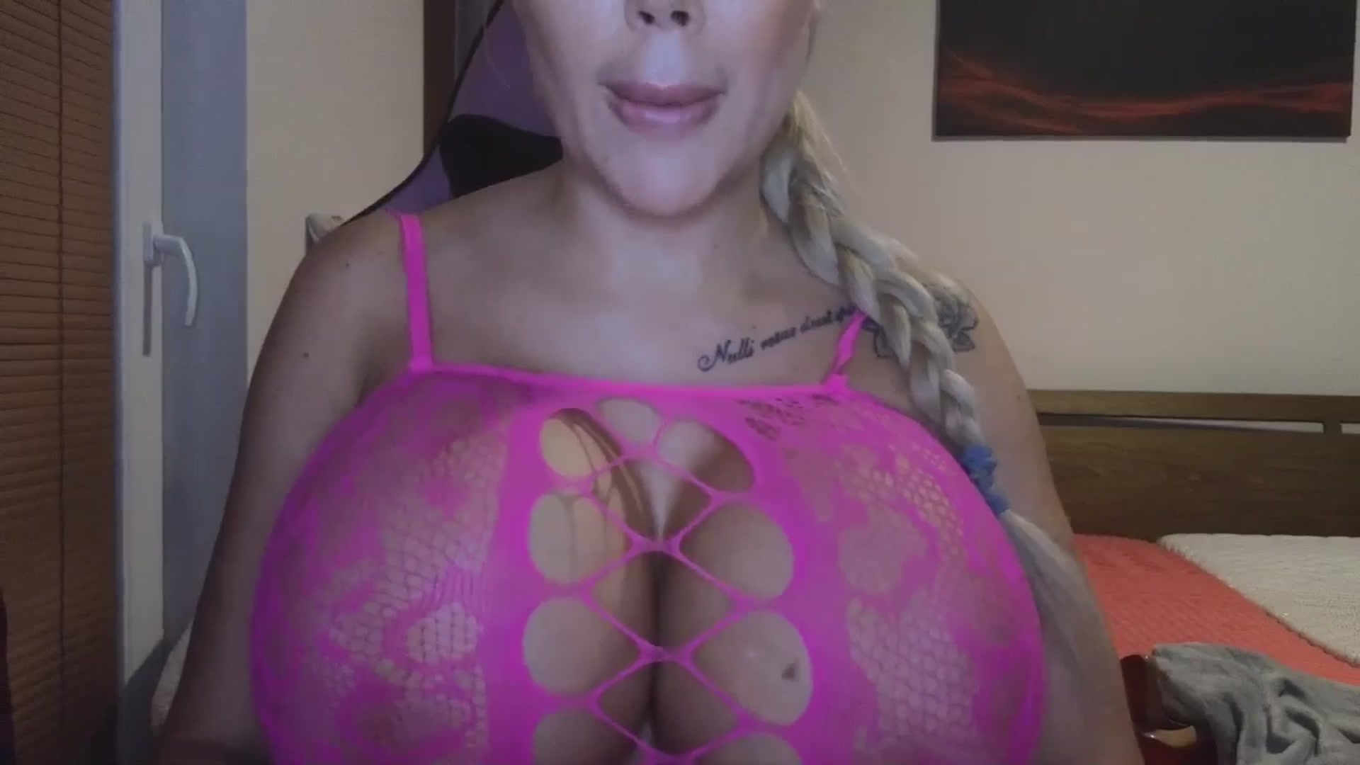 Gallery image thumbnail from Belladollxx's myfreecams stream on, 11/19/2024, 19:46 image 9 of 20