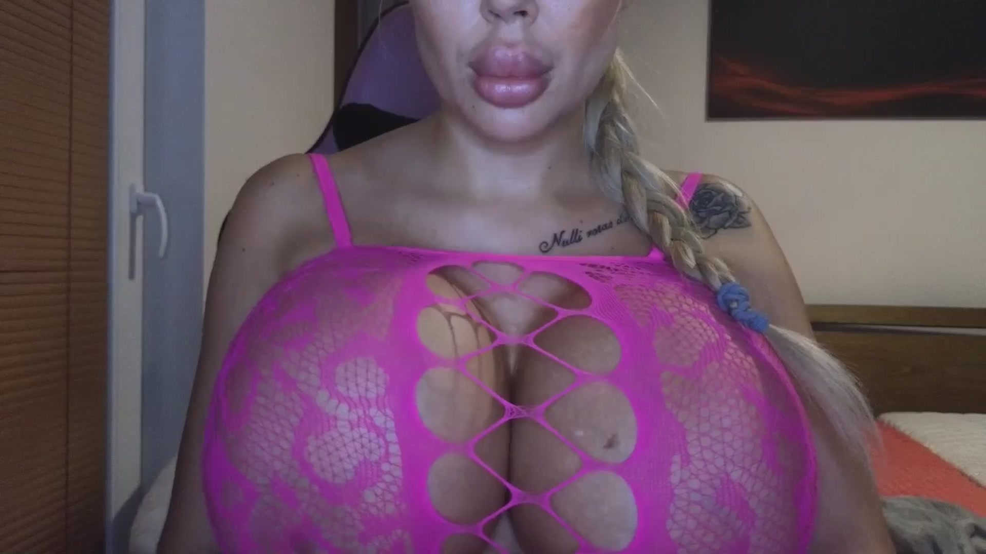 Gallery image thumbnail from Belladollxx's myfreecams stream on, 11/19/2024, 20:39 image 9 of 20