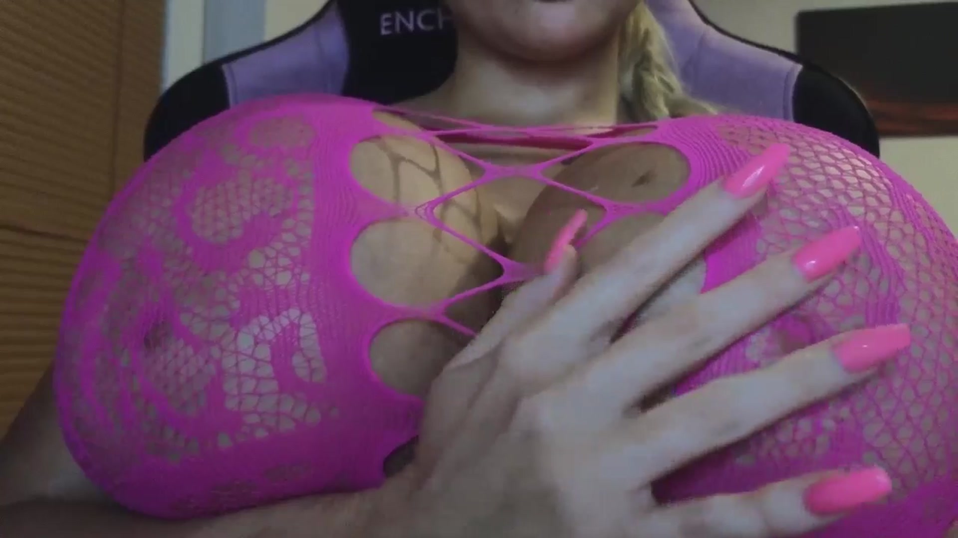 Gallery image thumbnail from Belladollxx's myfreecams stream on, 11/19/2024, 20:39 image 4 of 20