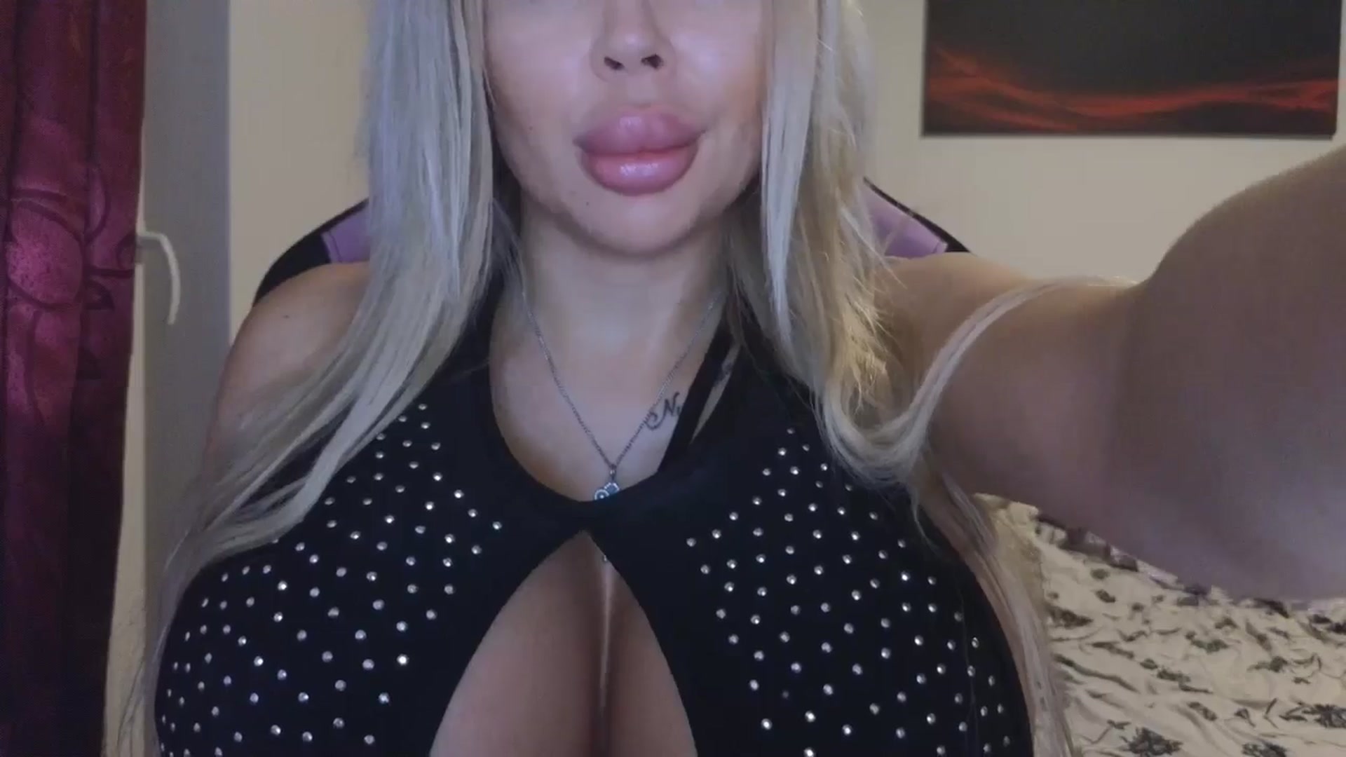 Gallery image thumbnail from Belladollxx's myfreecams stream on, 12/03/2024, 18:52 image 4 of 20