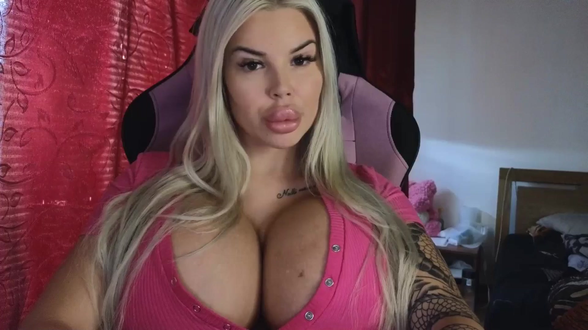 Gallery image thumbnail from Belladollxx's myfreecams stream on, 06/23/2025, 13:02 image 15 of 20