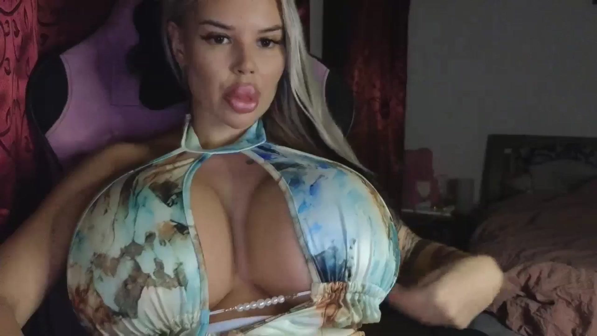 Gallery image thumbnail from Belladollxx's myfreecams stream on, 12/10/2025, 16:05 image 18 of 20