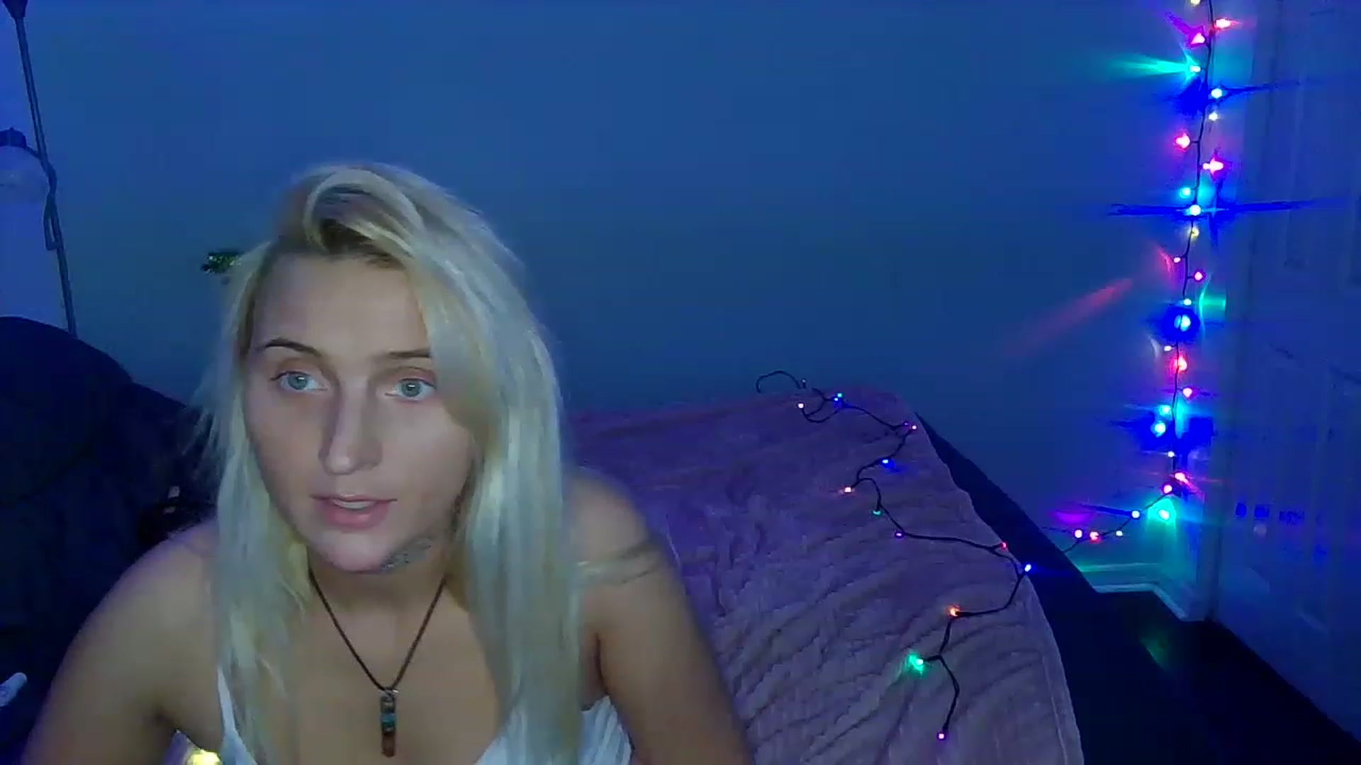Gallery image thumbnail from Bellakayyy's myfreecams stream on, 12/19/2022, 01:21 image 7 of 20