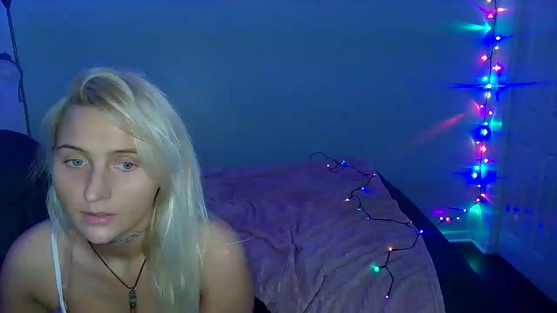 Gallery image thumbnail from Bellakayyy's myfreecams stream on, 12/19/2022, 01:21 image 10 of 20