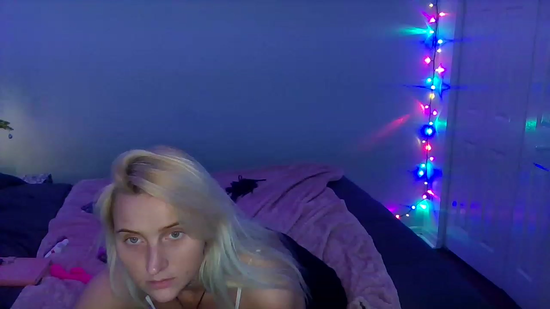 Gallery image thumbnail from Bellakayyy's myfreecams stream on, 12/19/2022, 07:10 image 4 of 20