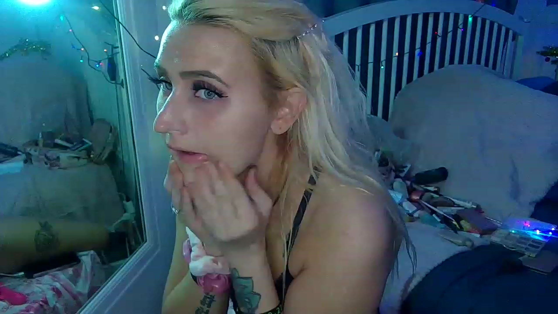 Gallery image thumbnail from Bellakayyy's myfreecams stream on, 12/20/2022, 01:46 image 19 of 20