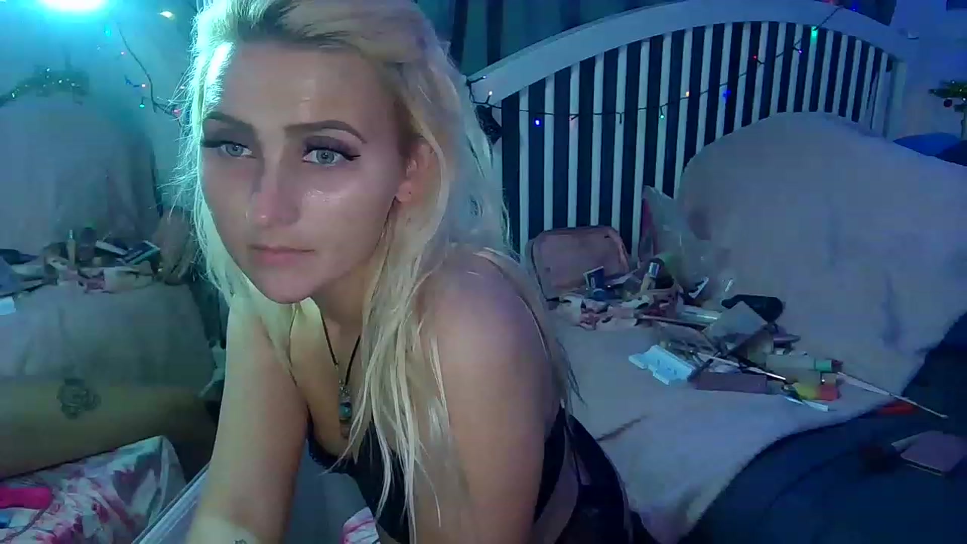 Gallery image thumbnail from Bellakayyy's myfreecams stream on, 12/20/2022, 01:46 image 4 of 20