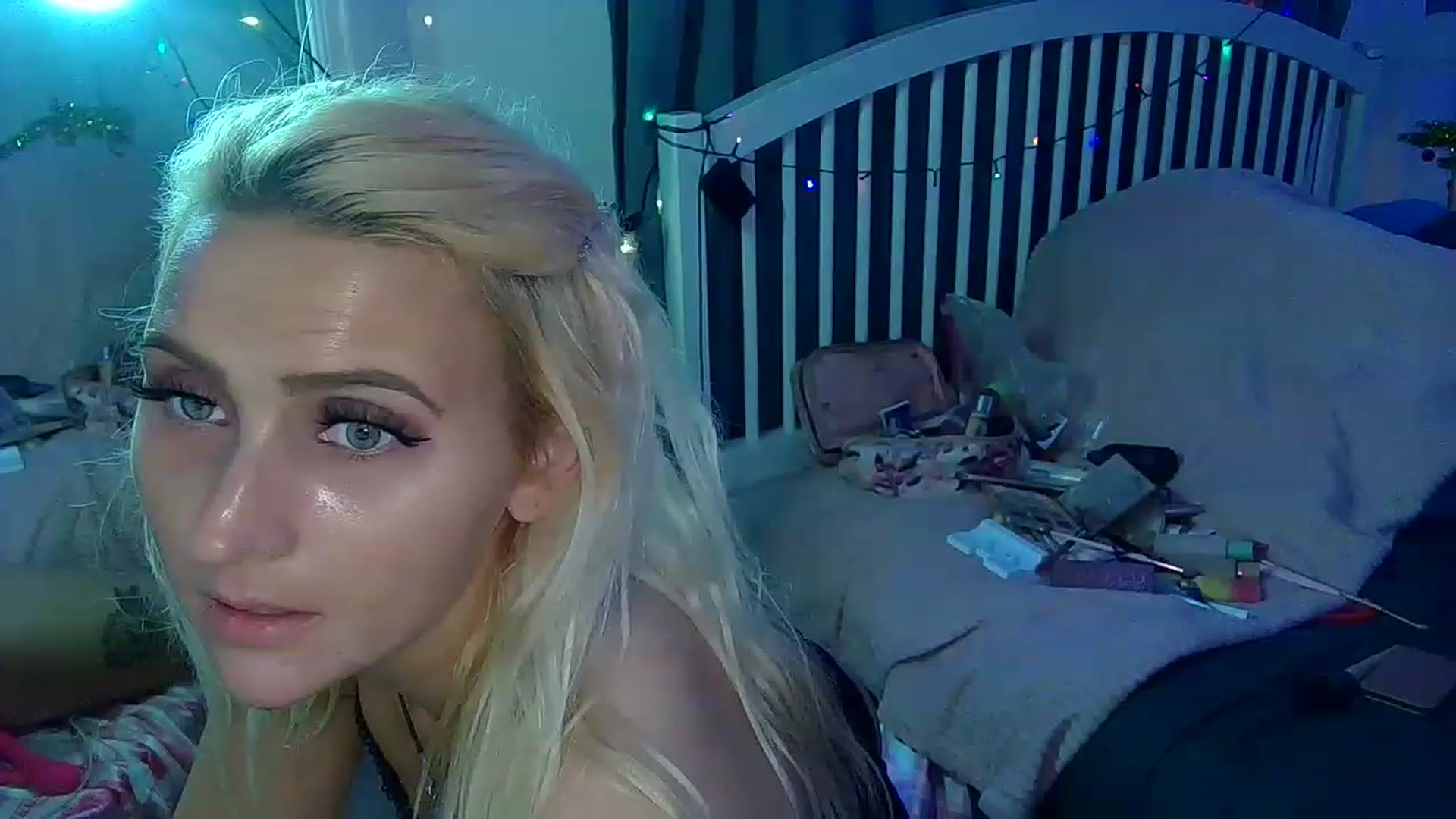 Gallery image thumbnail from Bellakayyy's myfreecams stream on, 12/20/2022, 01:46 image 16 of 20