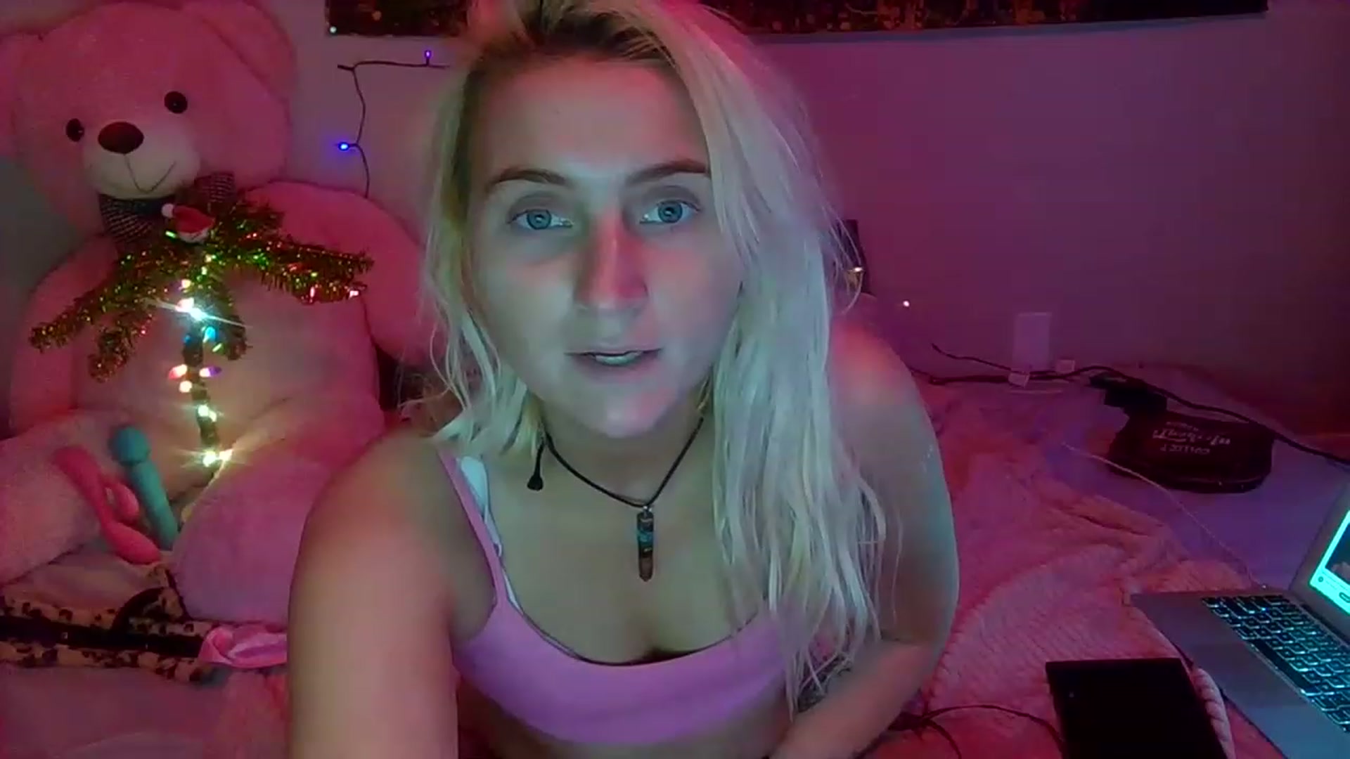 Gallery image thumbnail from Bellakayyy's myfreecams stream on, 12/24/2022, 07:31 image 13 of 20