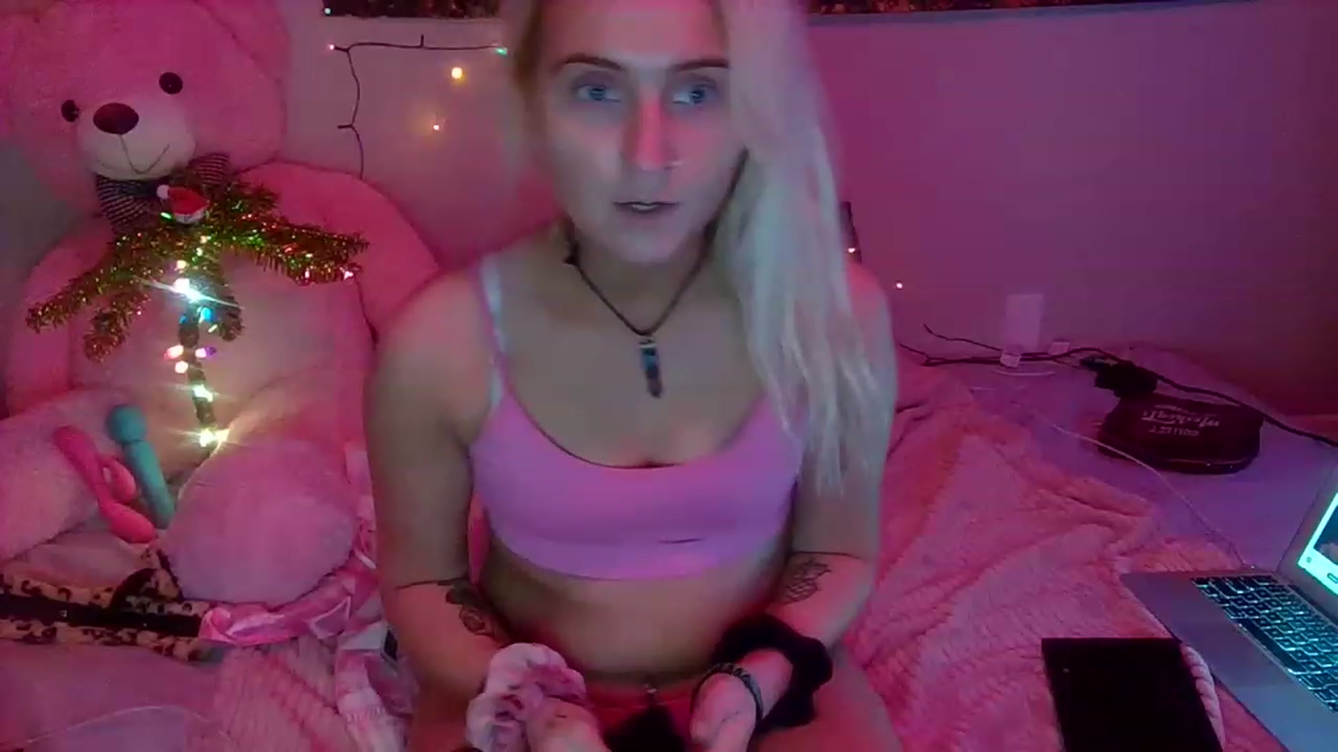 Gallery image thumbnail from Bellakayyy's myfreecams stream on, 12/24/2022, 07:31 image 7 of 20