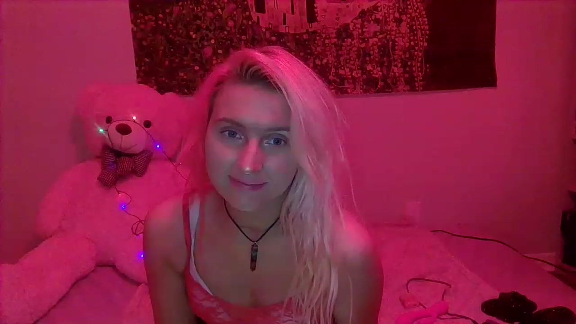 Gallery image thumbnail from Bellakayyy's myfreecams stream on, 12/25/2022, 02:15 image 6 of 20