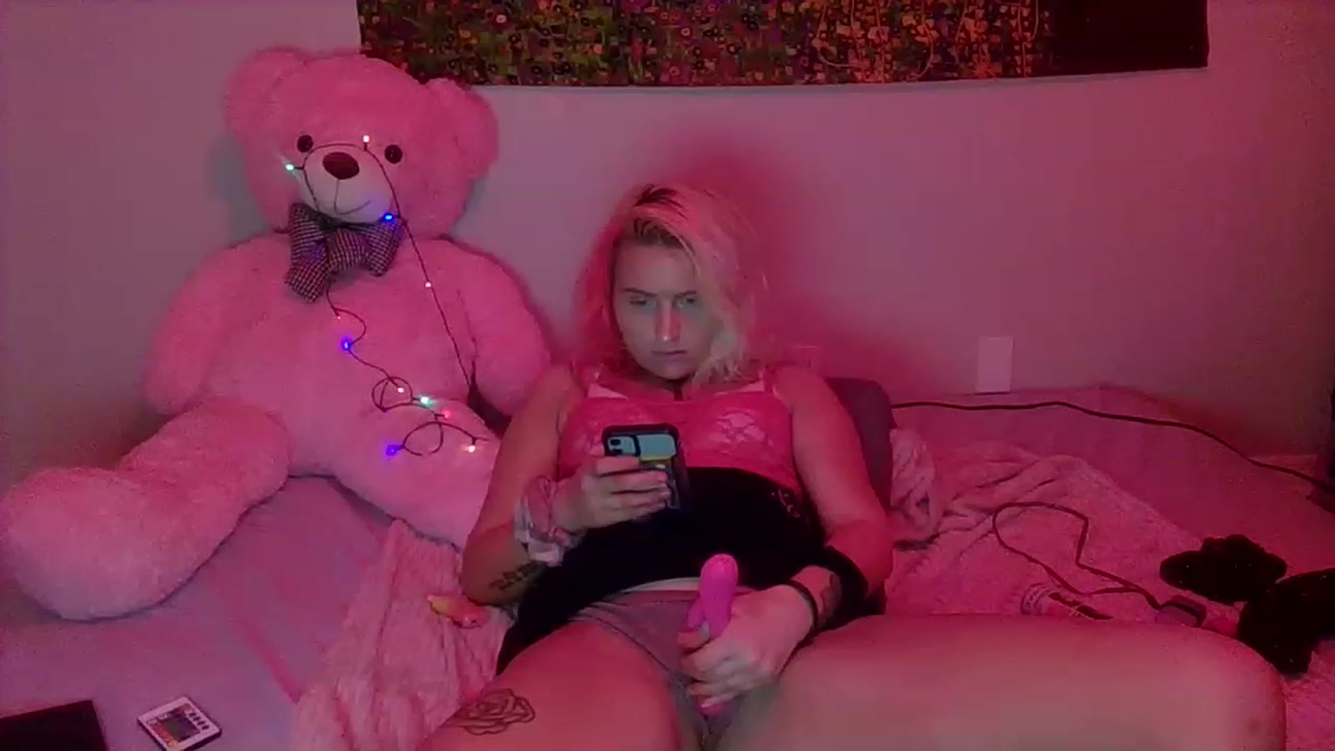 Gallery image thumbnail from Bellakayyy's myfreecams stream on, 12/25/2022, 02:15 image 15 of 20