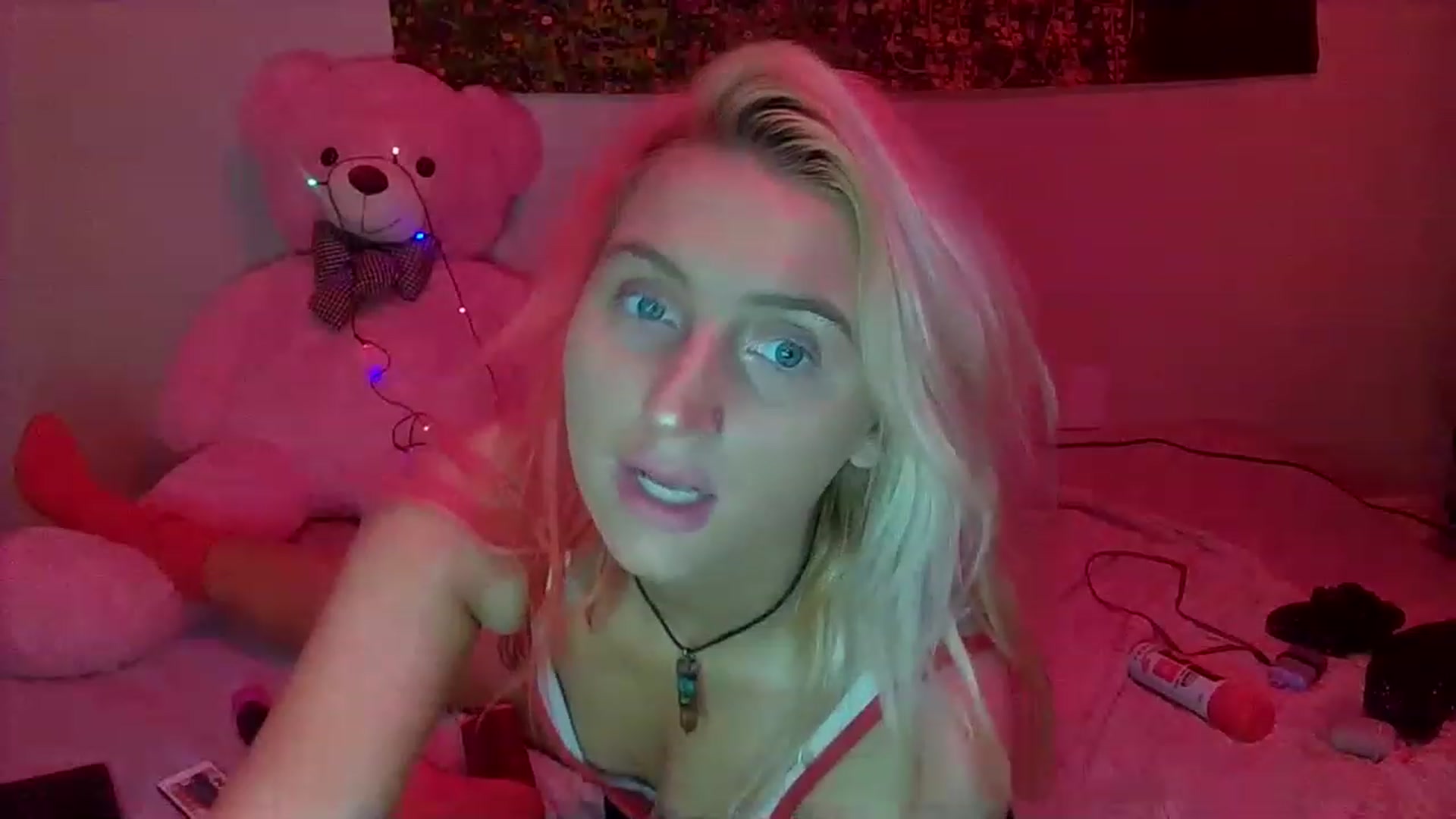 Gallery image thumbnail from Bellakayyy's myfreecams stream on, 12/25/2022, 02:15 image 19 of 20