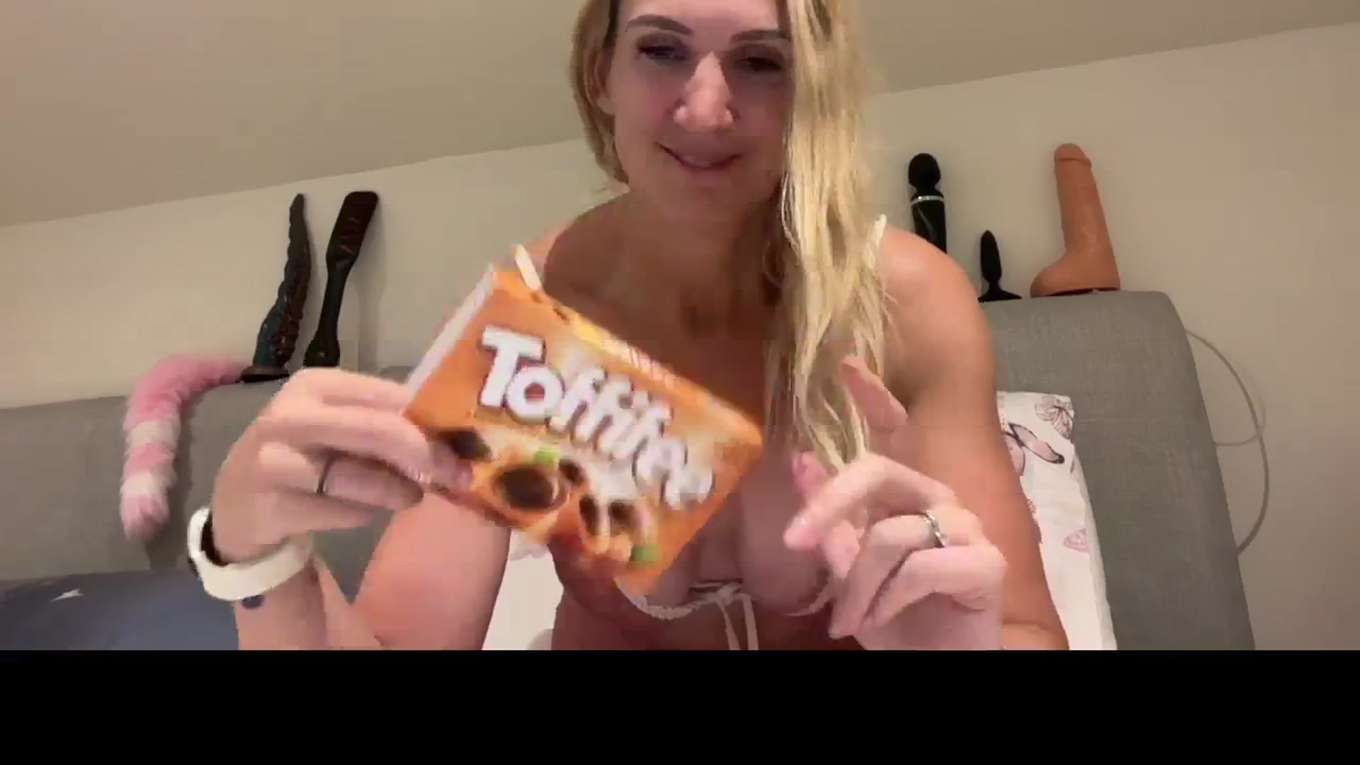 Gallery image thumbnail from Bellanoirxx's myfreecams stream on, 07/26/2025, 23:40 image 9 of 20