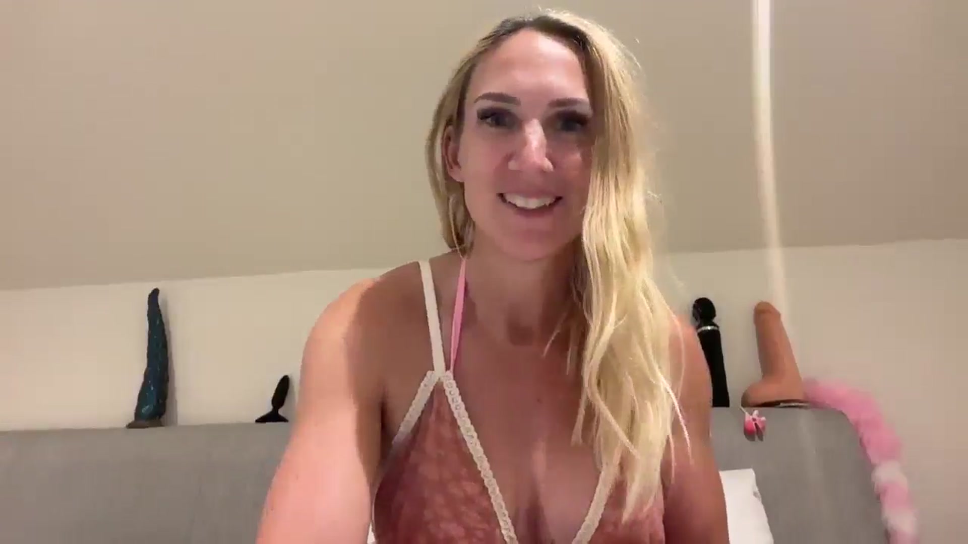 Gallery image thumbnail from Bellanoirxx's myfreecams stream on, 07/27/2025, 21:41 image 3 of 20