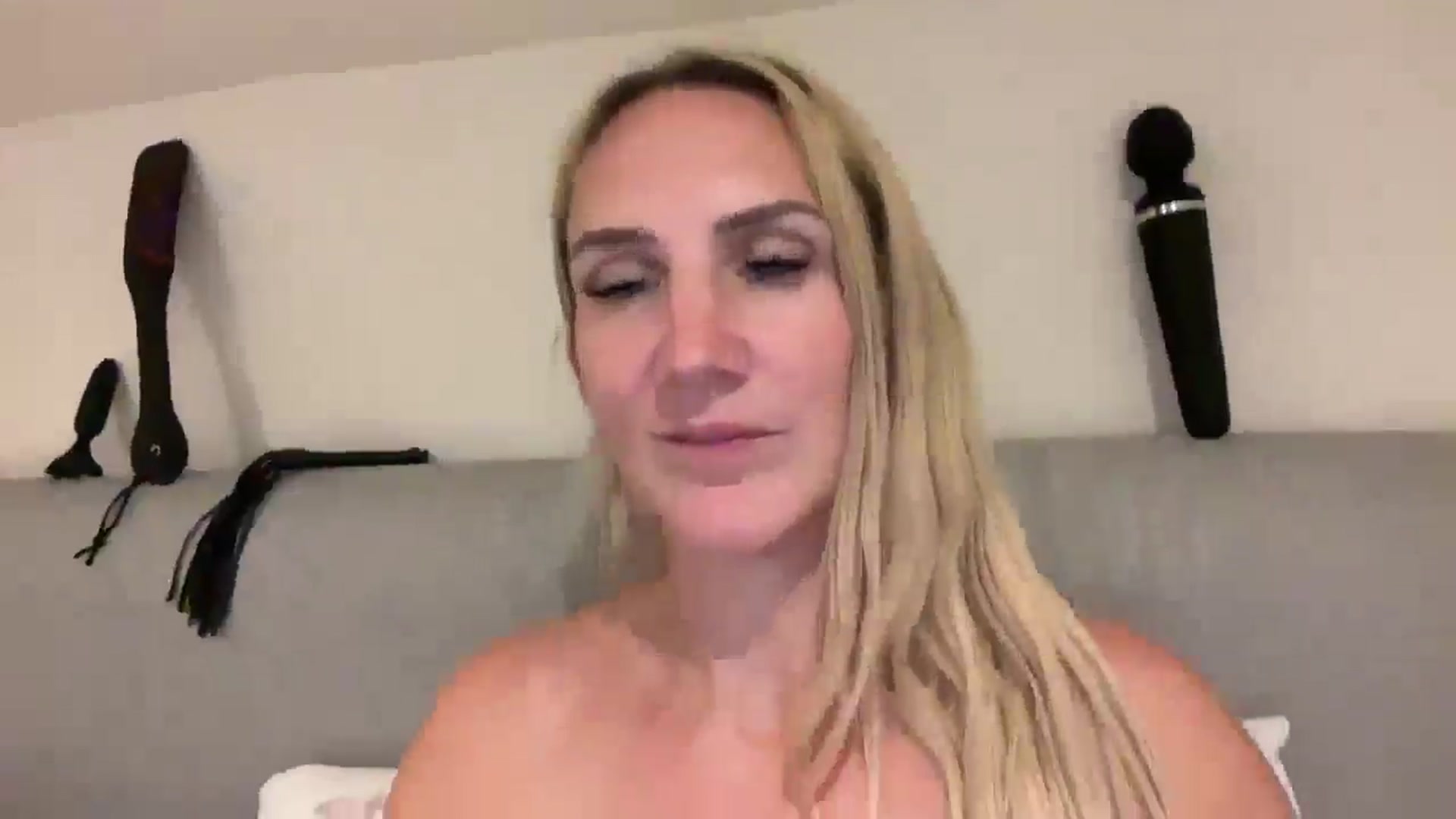 Gallery image thumbnail from Bellanoirxx's myfreecams stream on, 07/27/2025, 22:50 image 6 of 20