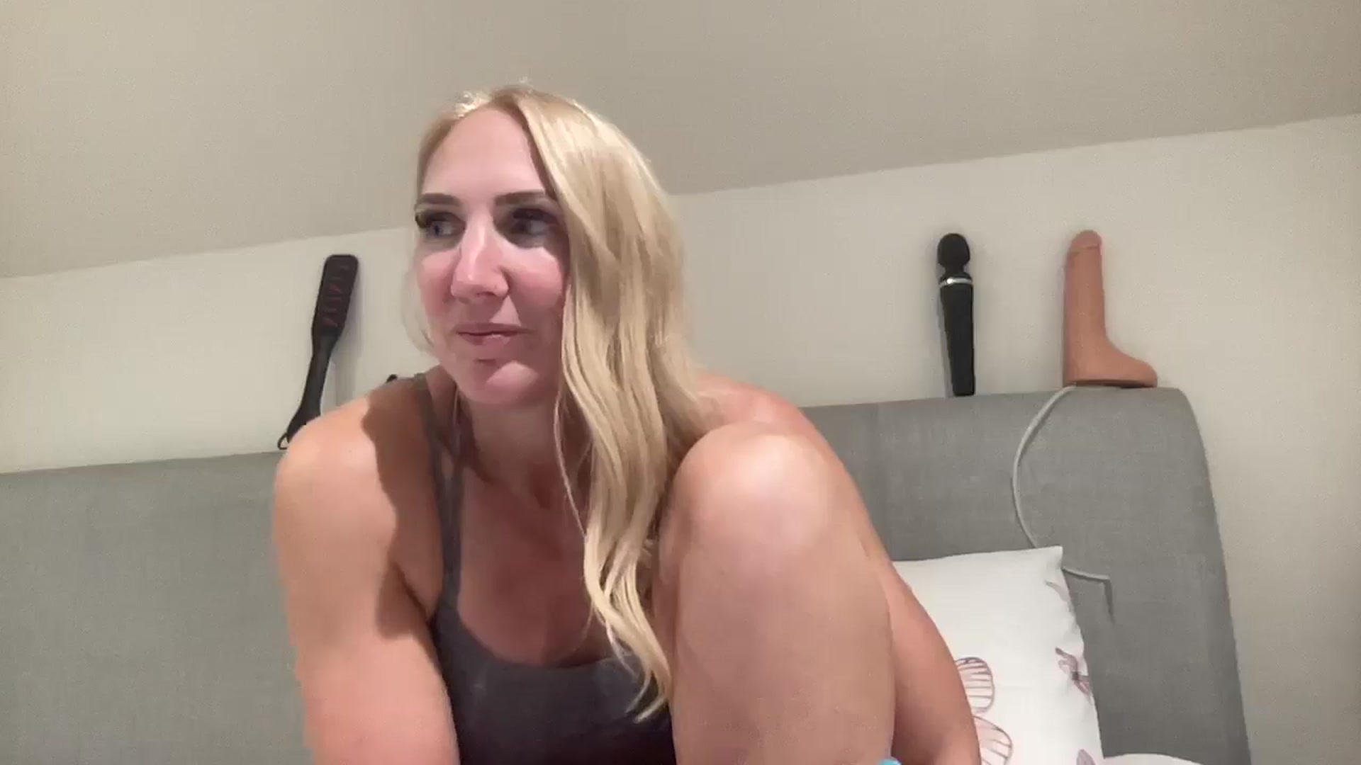 Gallery image thumbnail from Bellanoirxx's myfreecams stream on, 07/29/2025, 23:44 image 14 of 20